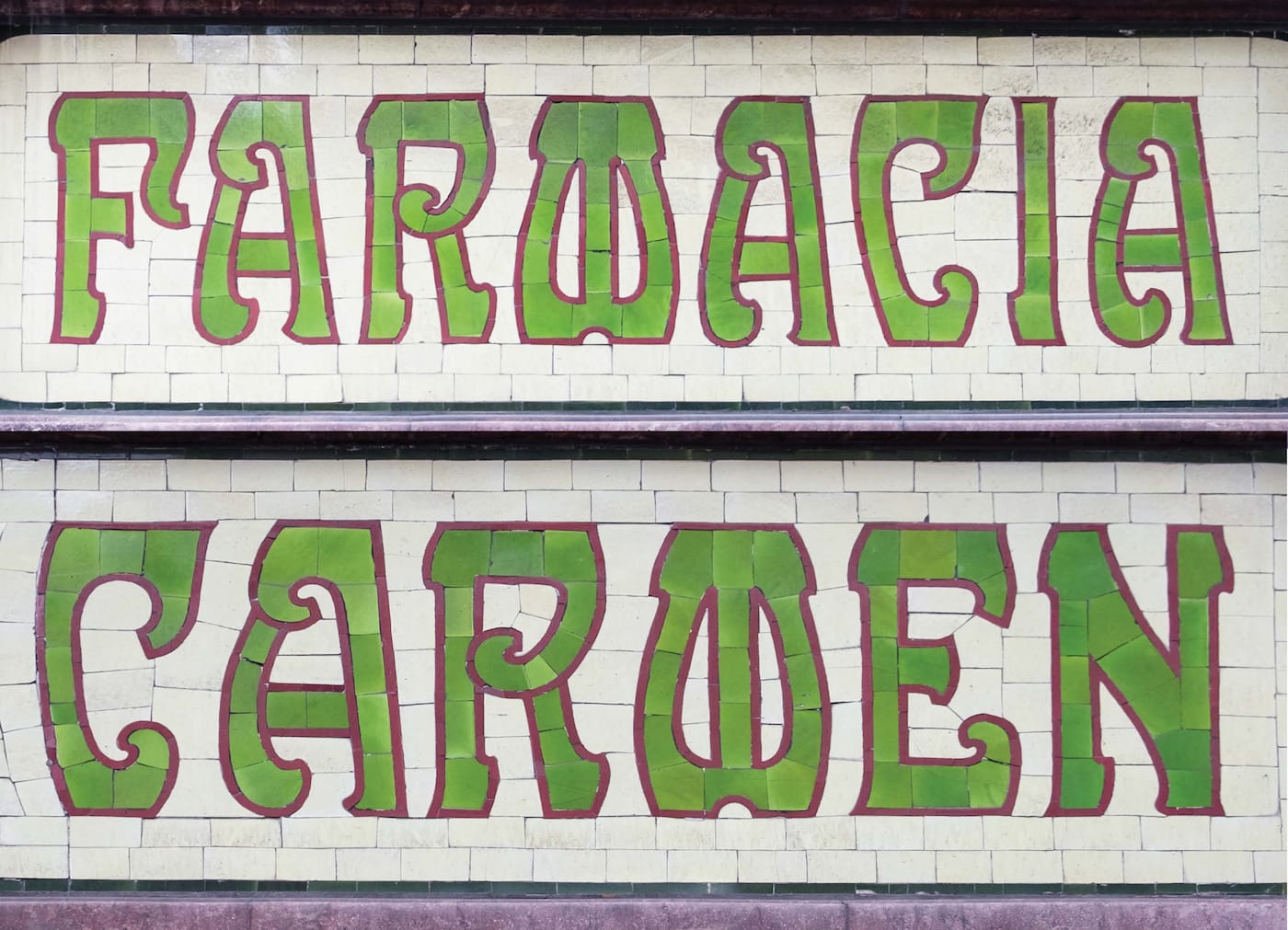 Photograph by Louise Fili from Grafica de les Rambles (courtesy Princeton Architectural Press)