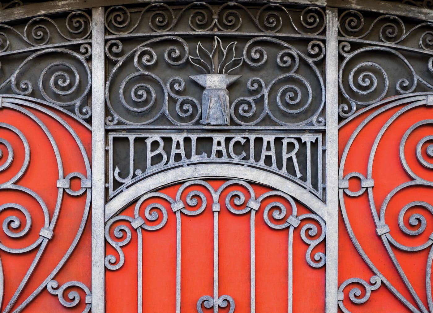 Photograph by Louise Fili from Grafica de les Rambles (courtesy Princeton Architectural Press)