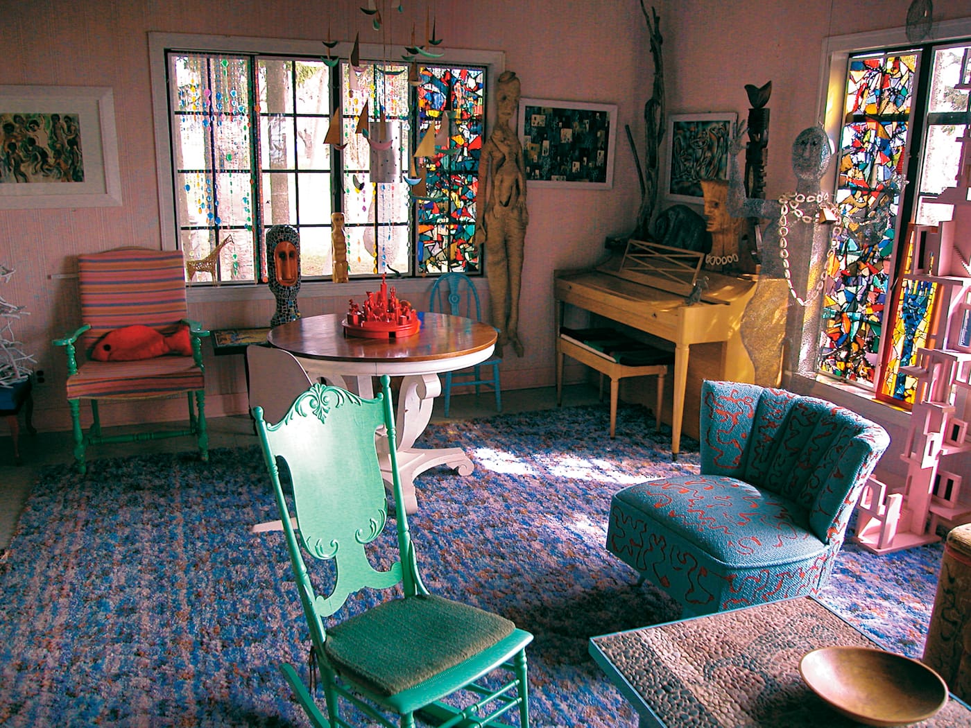 Mary Nohl Lake Cottage Environment in Fox Point, Wisconsin (living room detail) (2003) (photo by Jason Engelhardt, courtesy John Michael Kohler Arts Center)