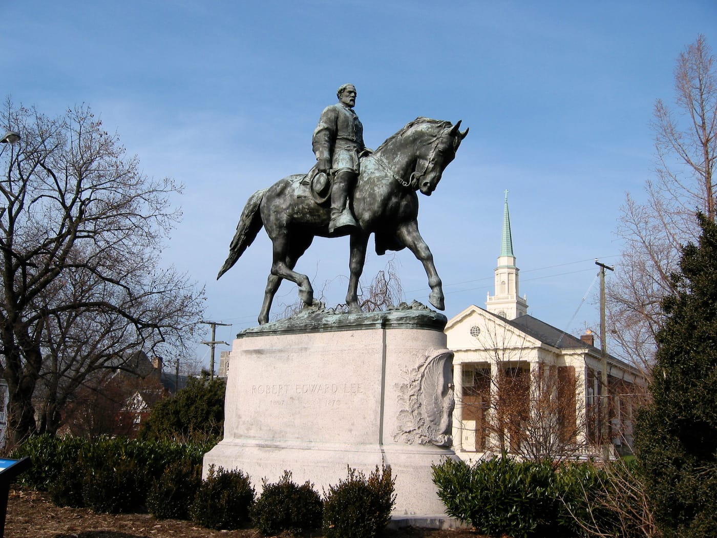 The statue of Robert E. Lee in Emancipation Park in Charlottesville, Virginia (photo by Cville dog, via Wikimedia Commons)