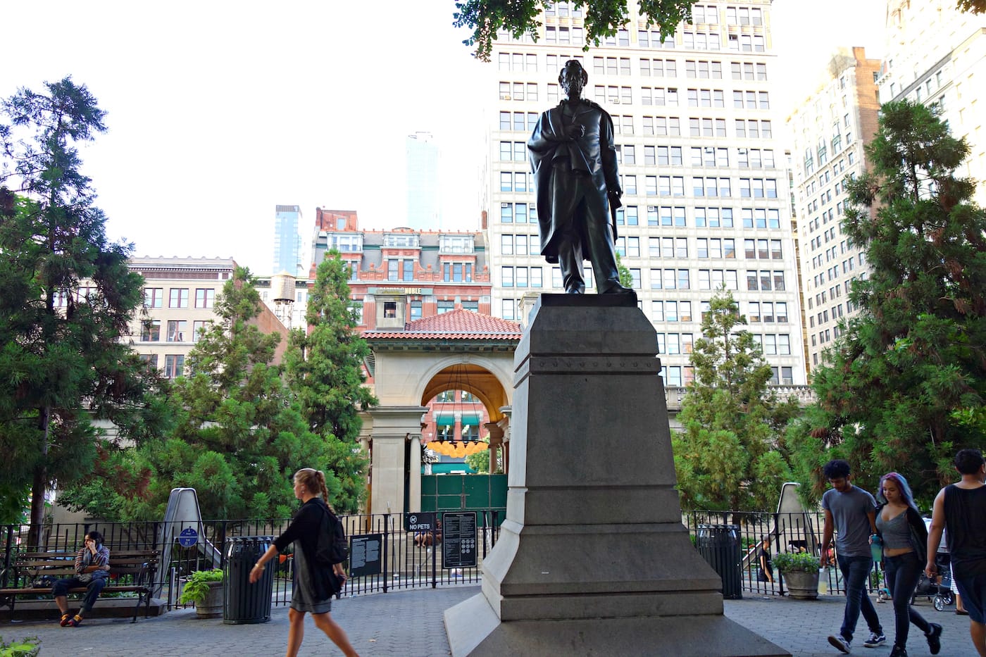 Union Square's statue of Abraham Lincoln, one of the Talking Statues sites (photo by the author for Hyperallergic)
