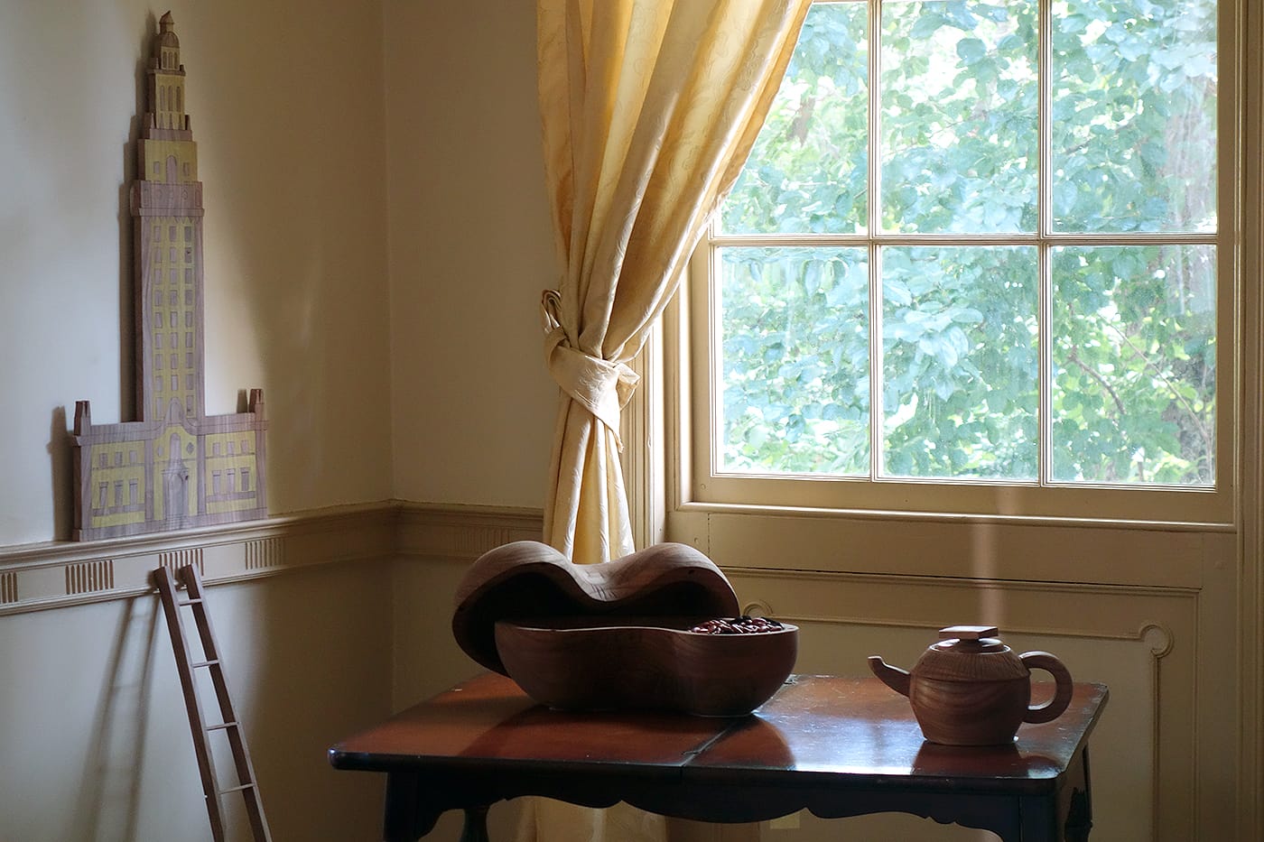 Installation view of <em>Witness Tree Project</em> at the Lefferts Historic House in Prospect Park (photo by the author for Hyperallergic)