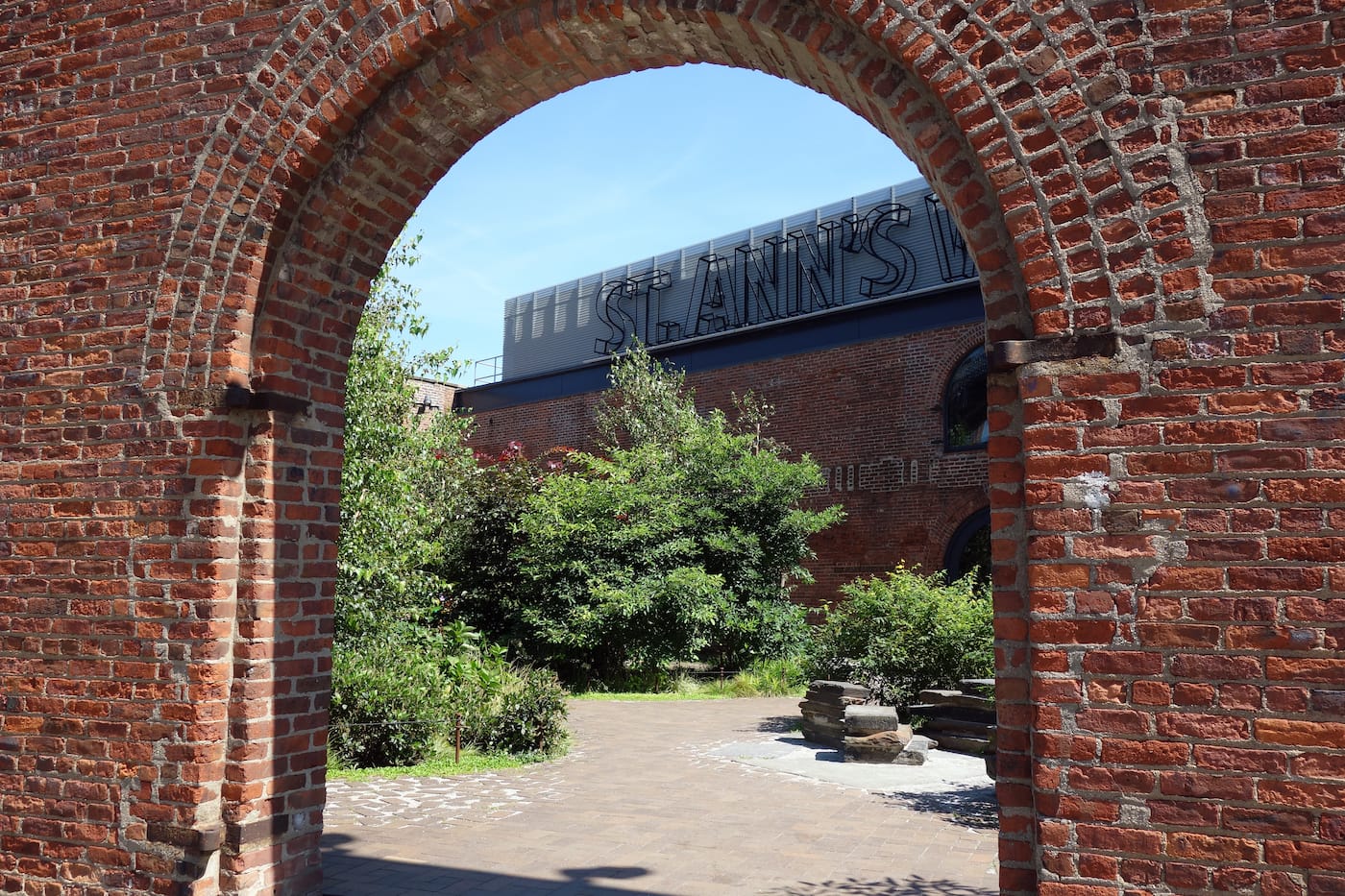 Brooklyn Bridge Park (photo by the author for Hyperallergic)