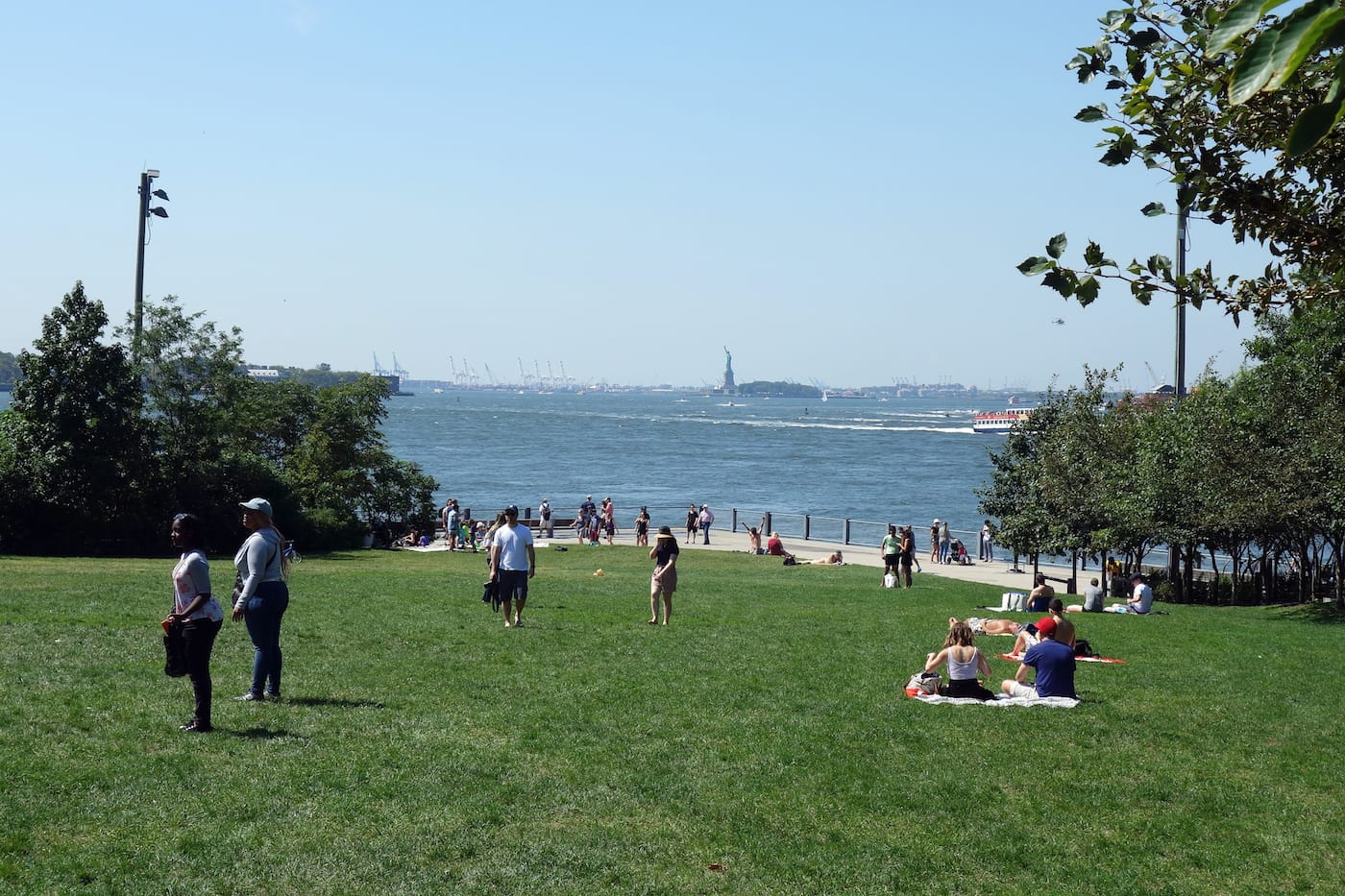Brooklyn Bridge Park (photo by the author for Hyperallergic)