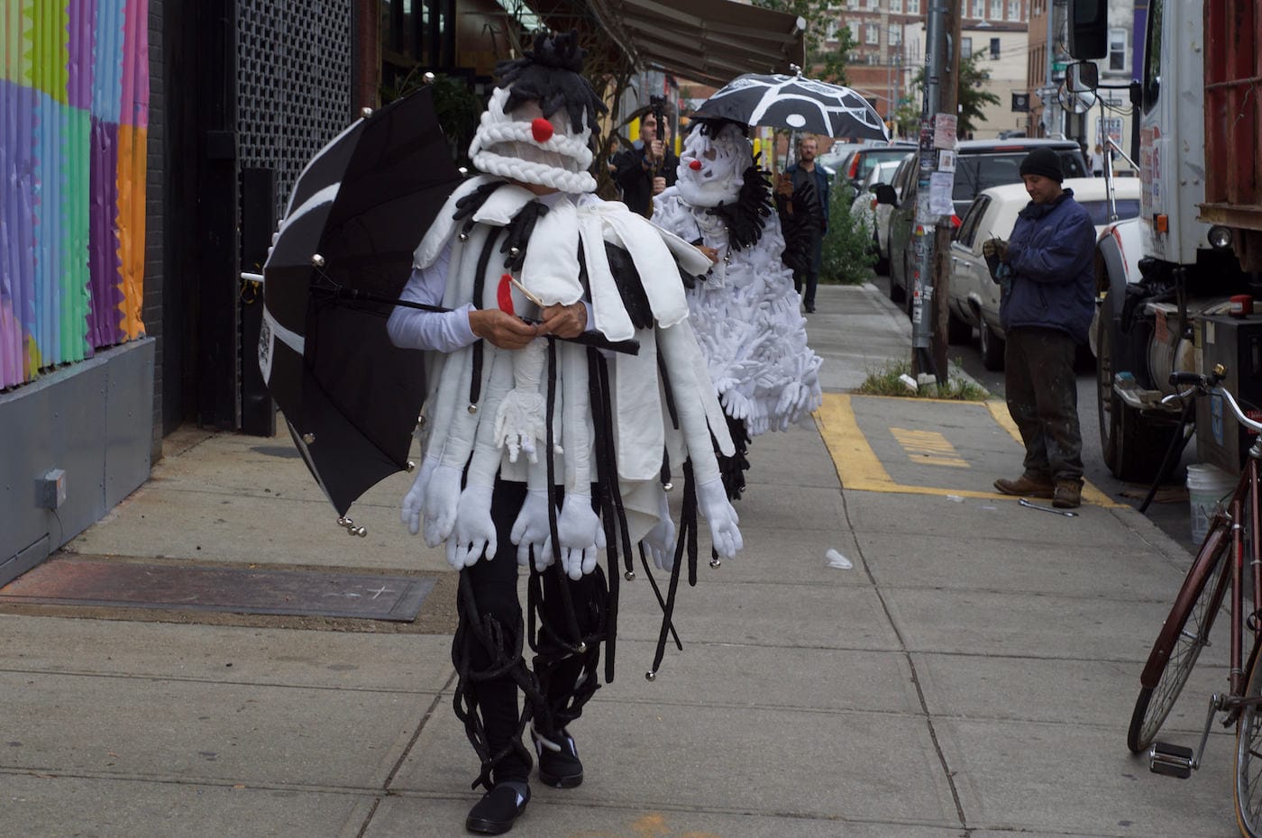 Performance art on Bogart Street during Bushwick Open Studios 2016 (photo by Hrag Vartanian/ Hyperallergic)