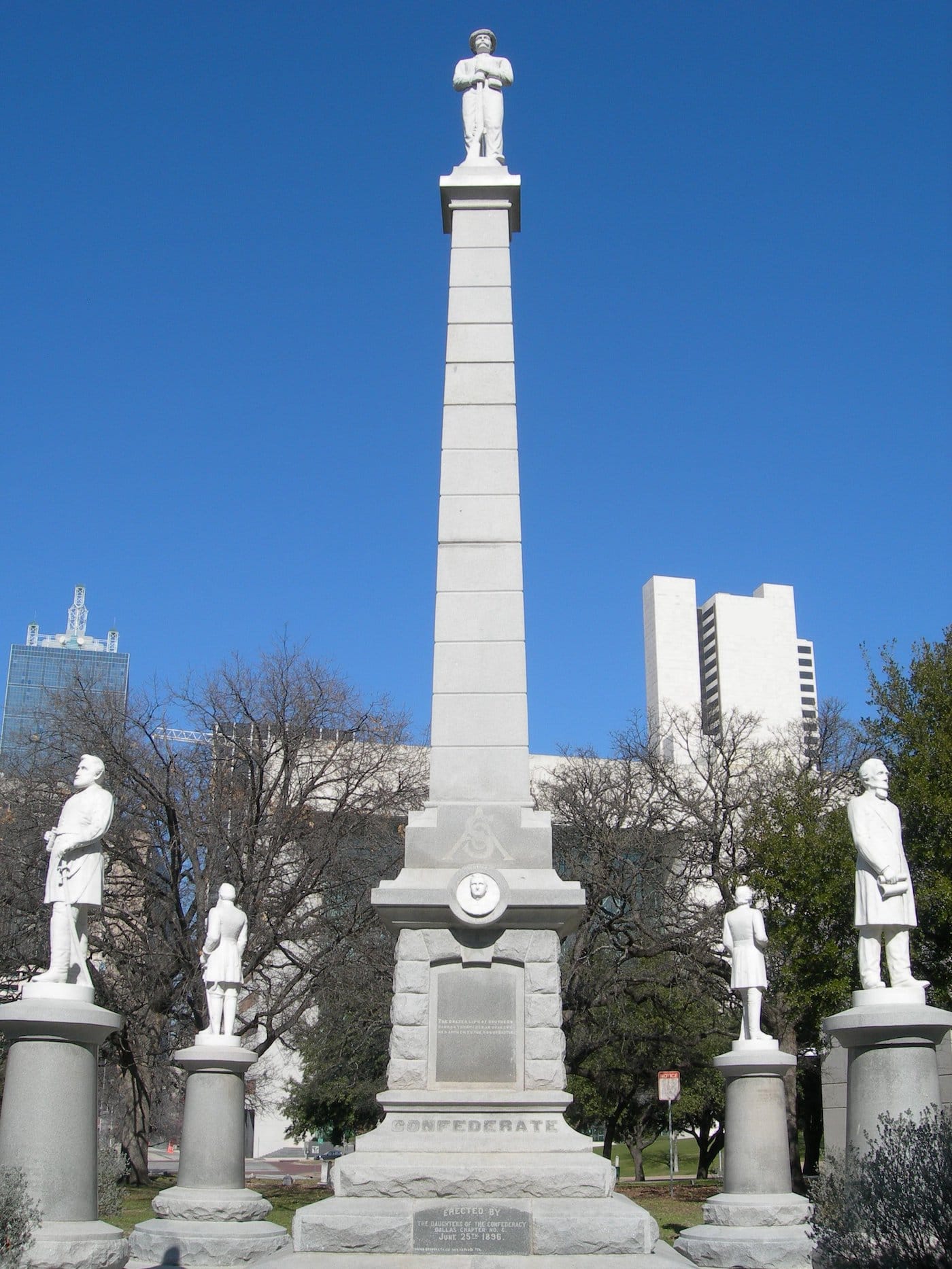 The Confederate War Memorial in Dallas, Texas (photo by Mark Arthur, via Wikimedia Commons)