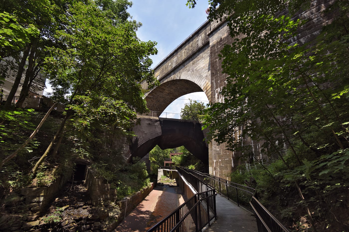Nathan Kensinger, "Double Arch Bridge in Ossining (formerly Sing Sing)" (2017) (courtesy the artist)