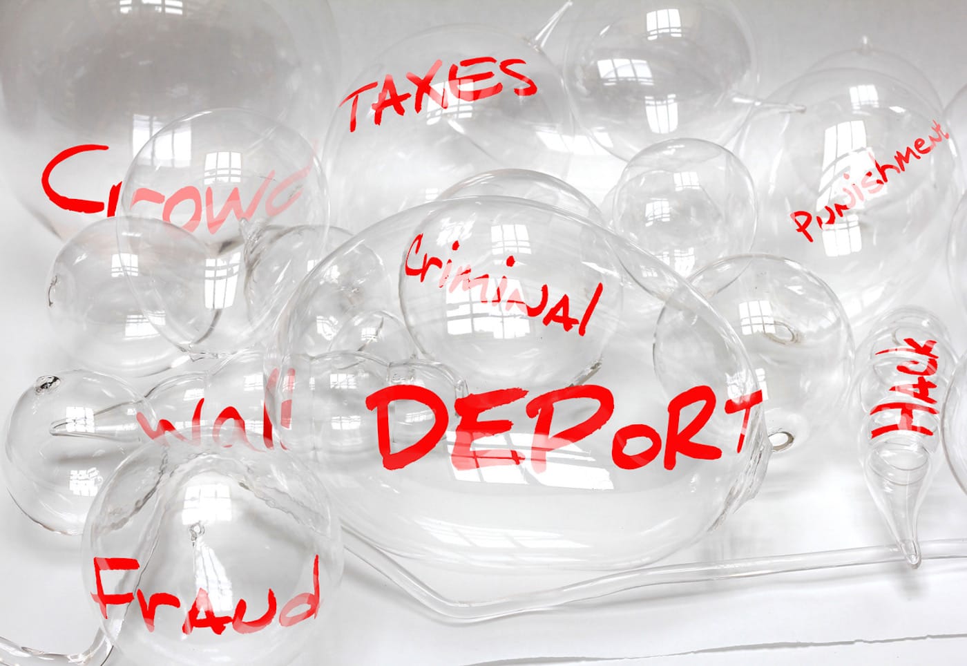 John Roach, Aaron Moore, Brian Chase, Victoria Keddie, Alexander Rosenberg, Ben Wright, "Frozen Words Hot Air" (2017) (courtesy the artists)