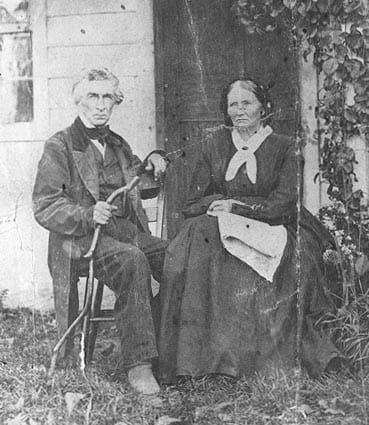 Sheldon Peck and his wife Harriet at their house in Lombard, Illinois (via Lombard Historical Society/Wikimedia)