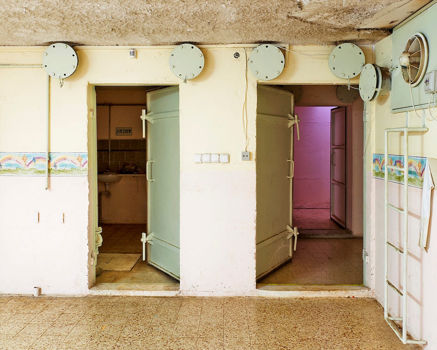 Adam Reynolds, "Apartment complex in Kiryat Shmona" (courtesy the artist and Edition Lammerhuber)