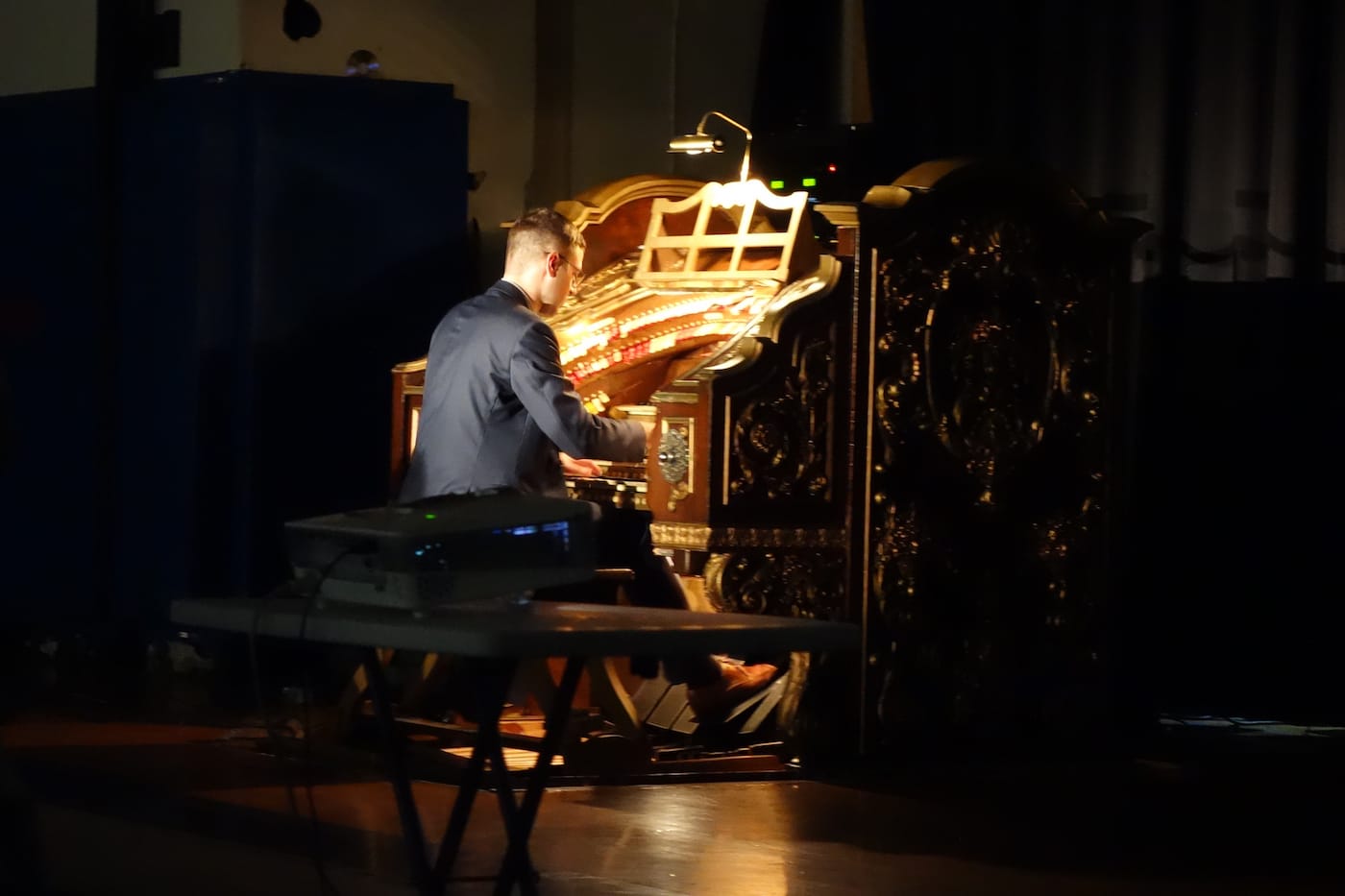 The Brooklyn Paramount (currently the Schwartz Athletic Center at Long Island University) (photo by the author for Hyperallergic)