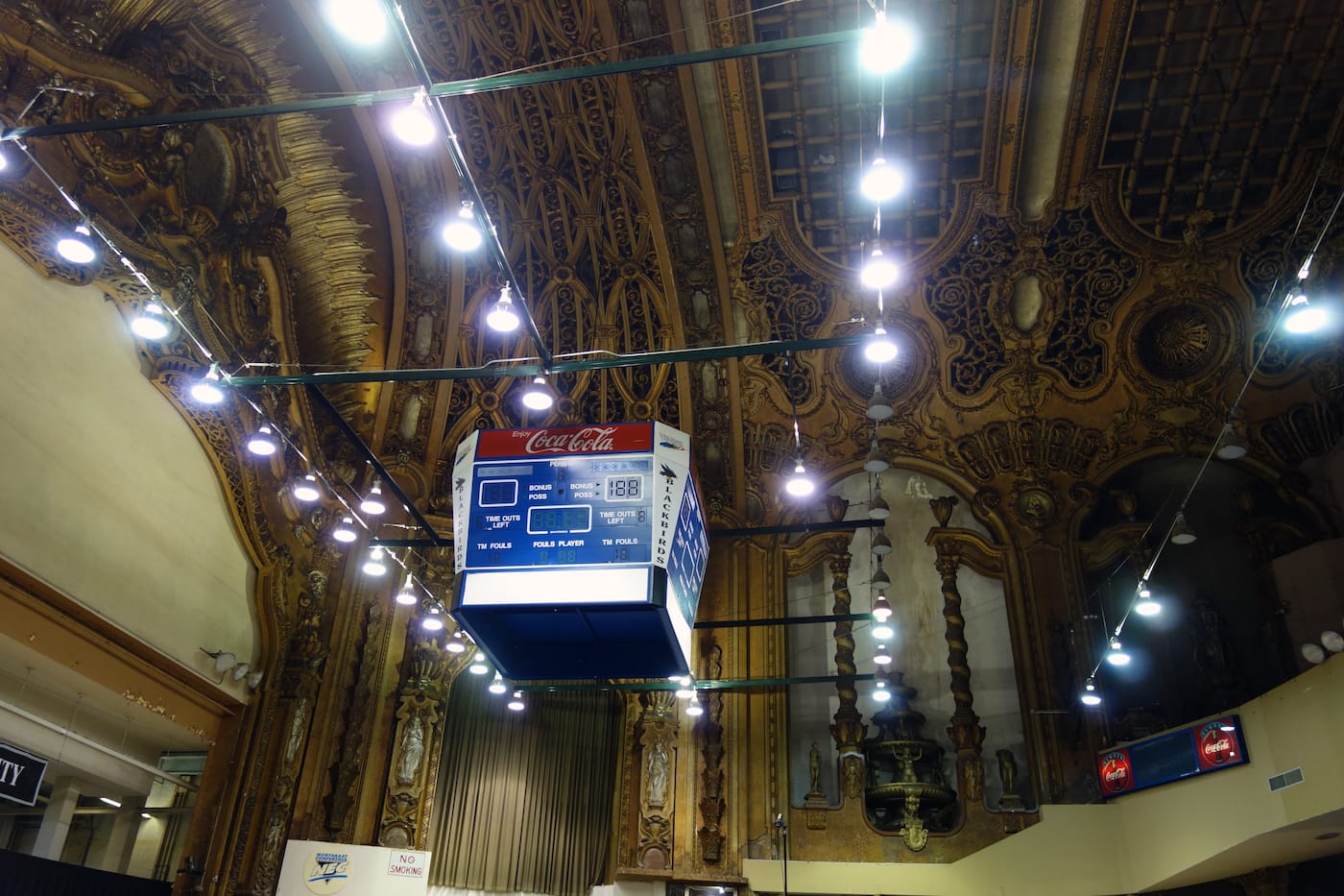 The Brooklyn Paramount (currently the Schwartz Athletic Center at Long Island University) (photo by the author for Hyperallergic)