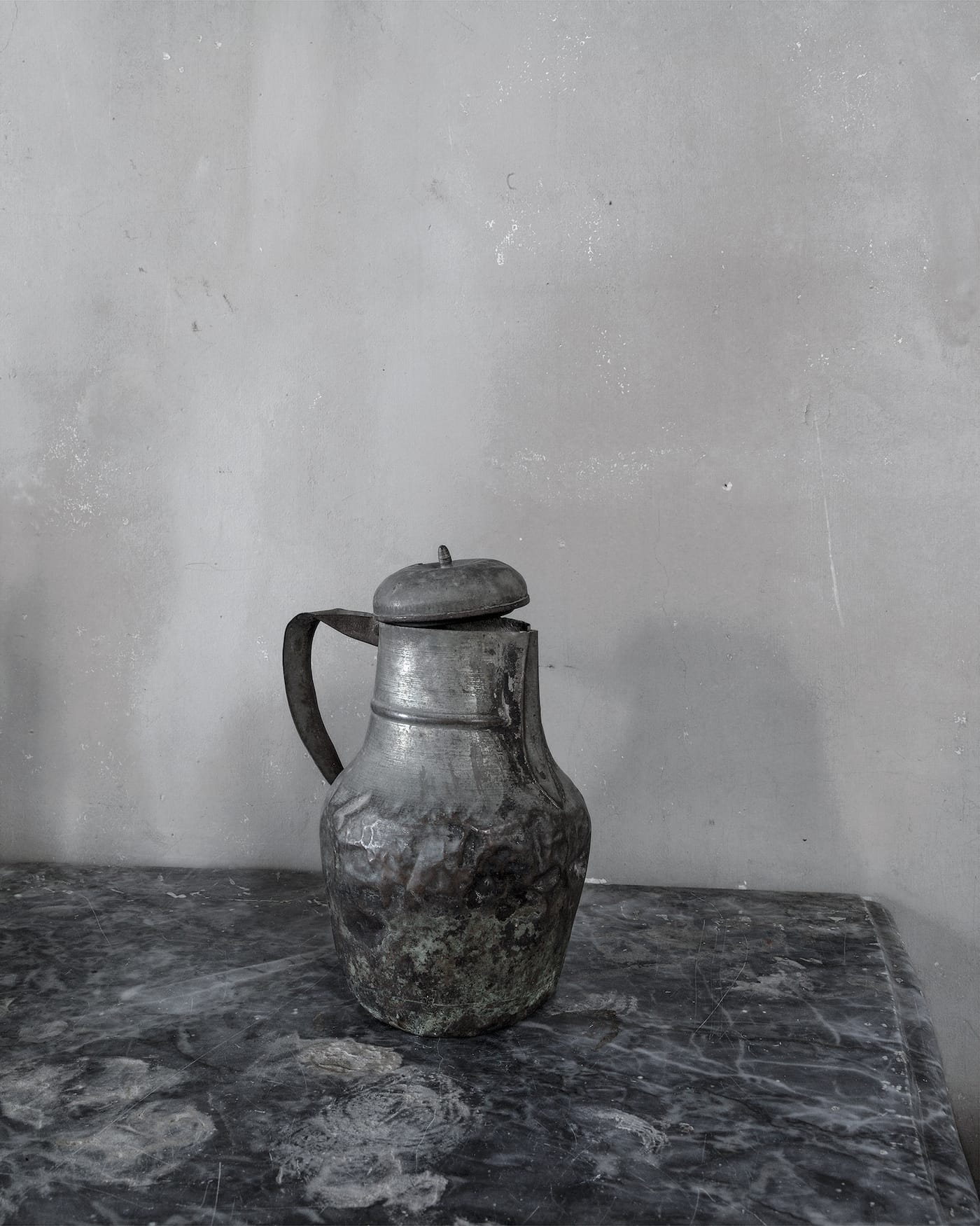 Joel Meyerowitz, "Pitcher" (2011), from <em>Cézanne's Objects</em> (courtesy the artist and Damiani)