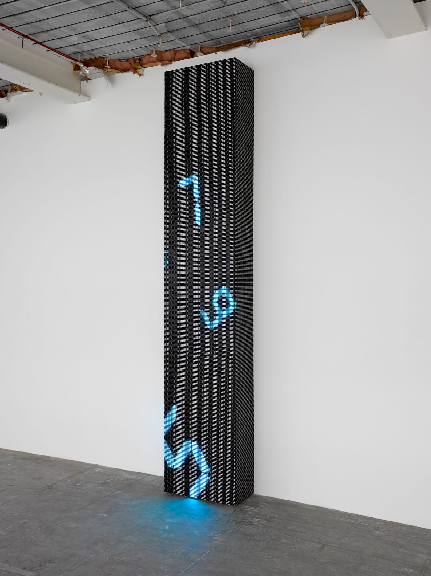 Tatsuo Miyajima, "Time Waterfall" (2017) (photo by Jack Hems , © Tatsuo Miyajima, courtesy Lisson Gallery)