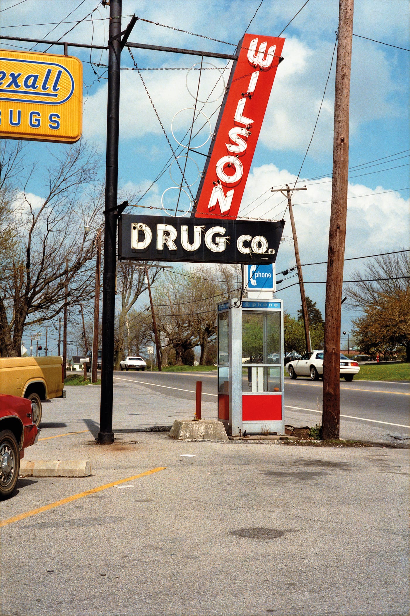 William Eggleston, "Untitled" (1983–86), pigment print (tirage pigmentaire), 28 3/4 x 20 3/4 inches (courtesy Damiani)