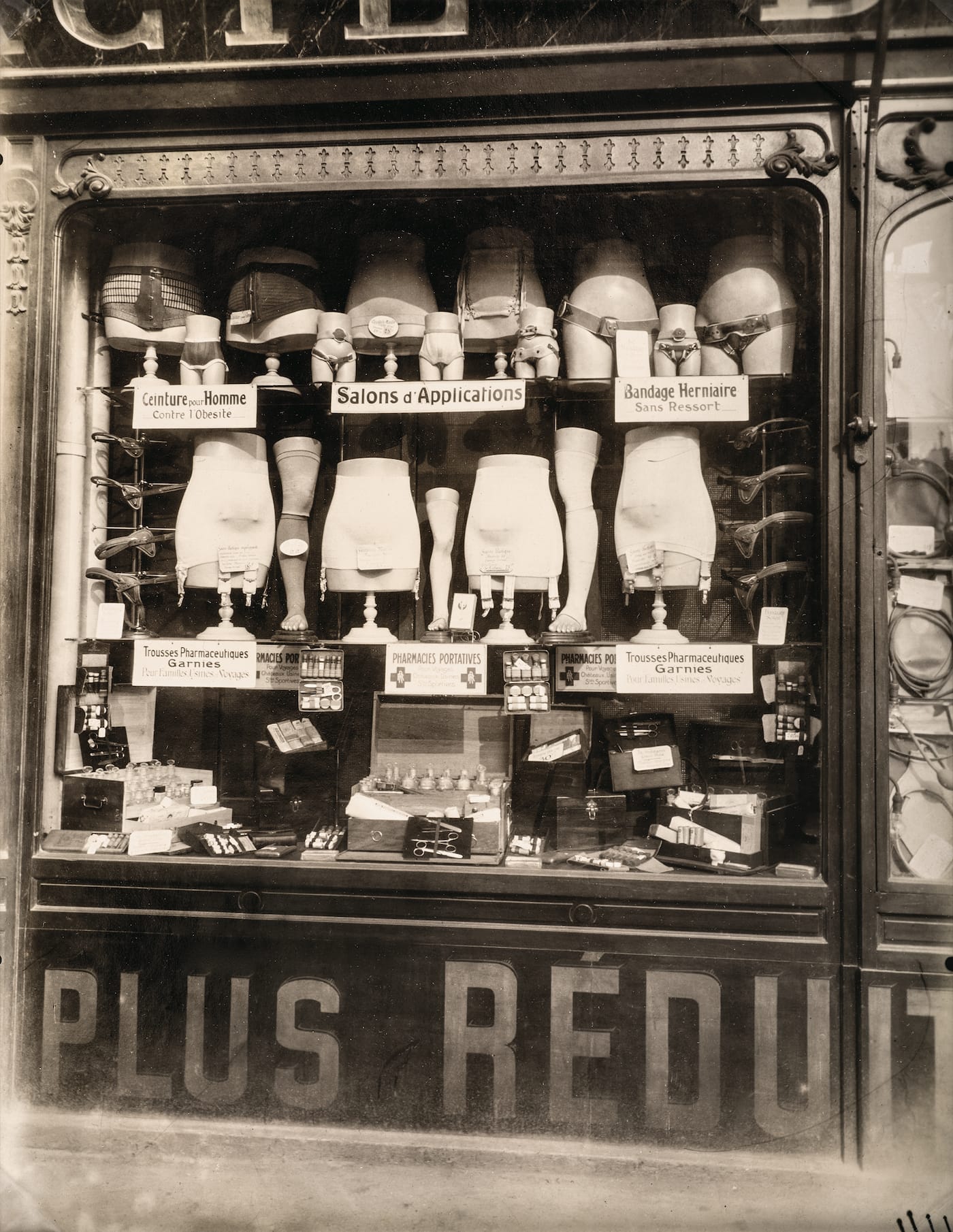 Eugène Atget, "Pharmacie, boulevard de Strasbourg, Paris" (1921), aristotype 8 3/4 x 7 inches (courtesy Damiani)