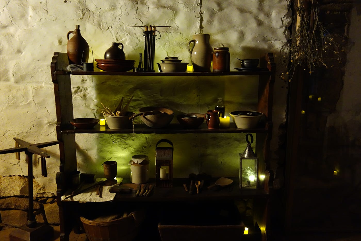 The Wyckoff House before <em>The Visitation</em> (photo by the author for Hyperallergic)