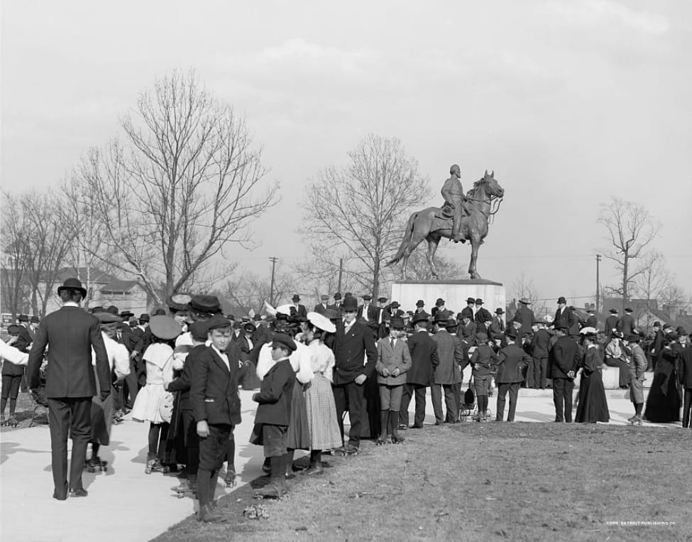 The monument to Nathan Bedford Forrest in 1906 (photo by Detroit Publishing Co., courtesy Library of Congress, via Wikimedia Commons)