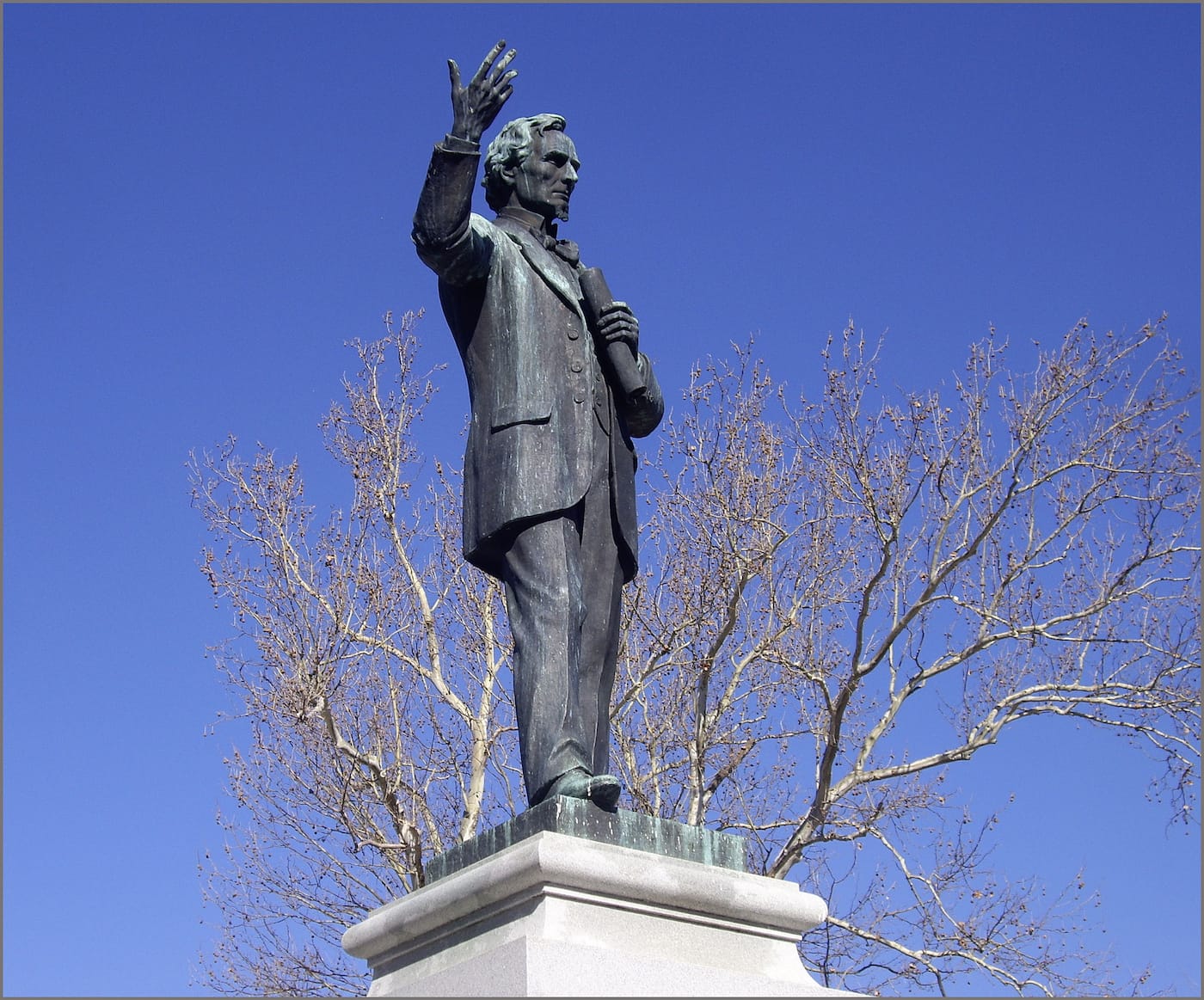 The statue of Jefferson Davis recently removed from Memphis Park (photo by Ron Cogswell/Flickr)