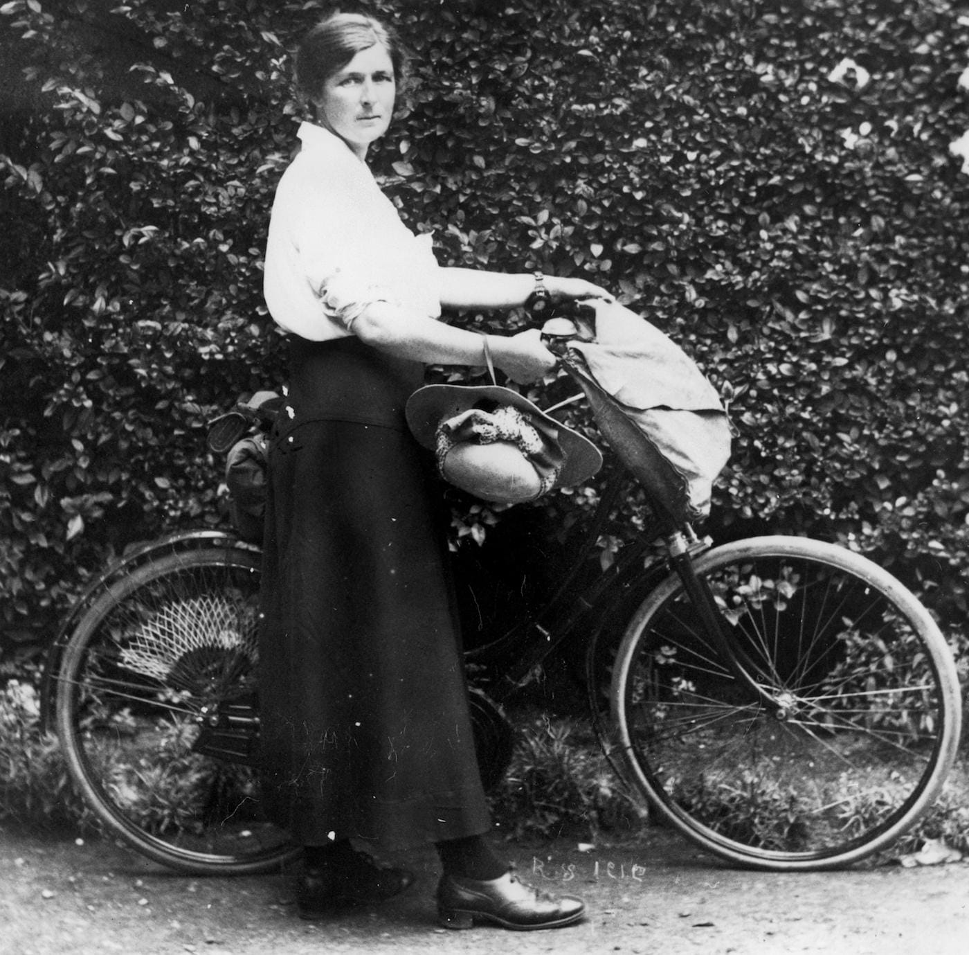 Jessie Traill with her bicycle (via State Library of Queensland/Flickr)
