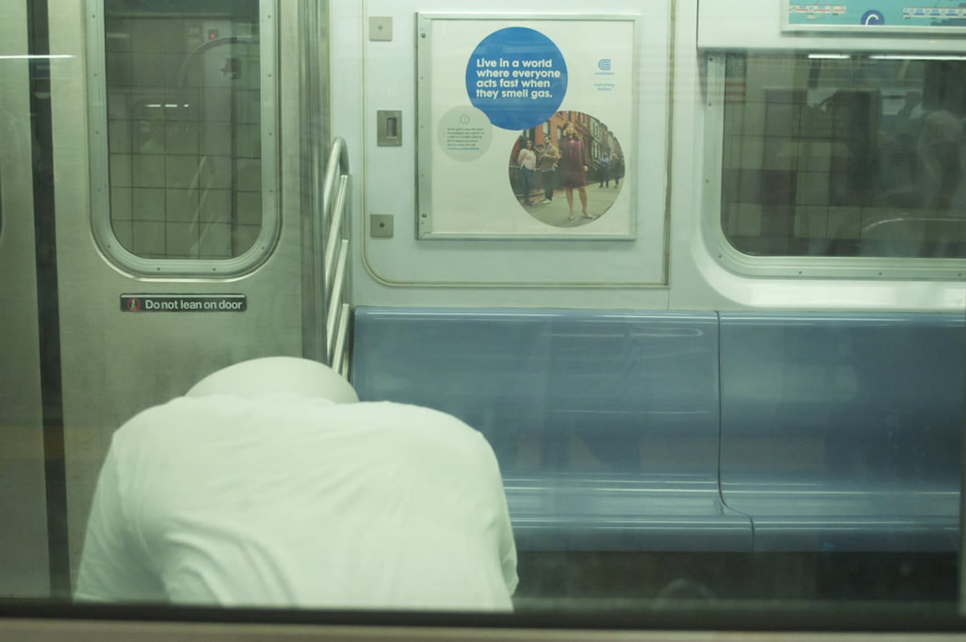 Nate Hill performing on the subway (courtesy the artist, via performanceoftheweek.com)
