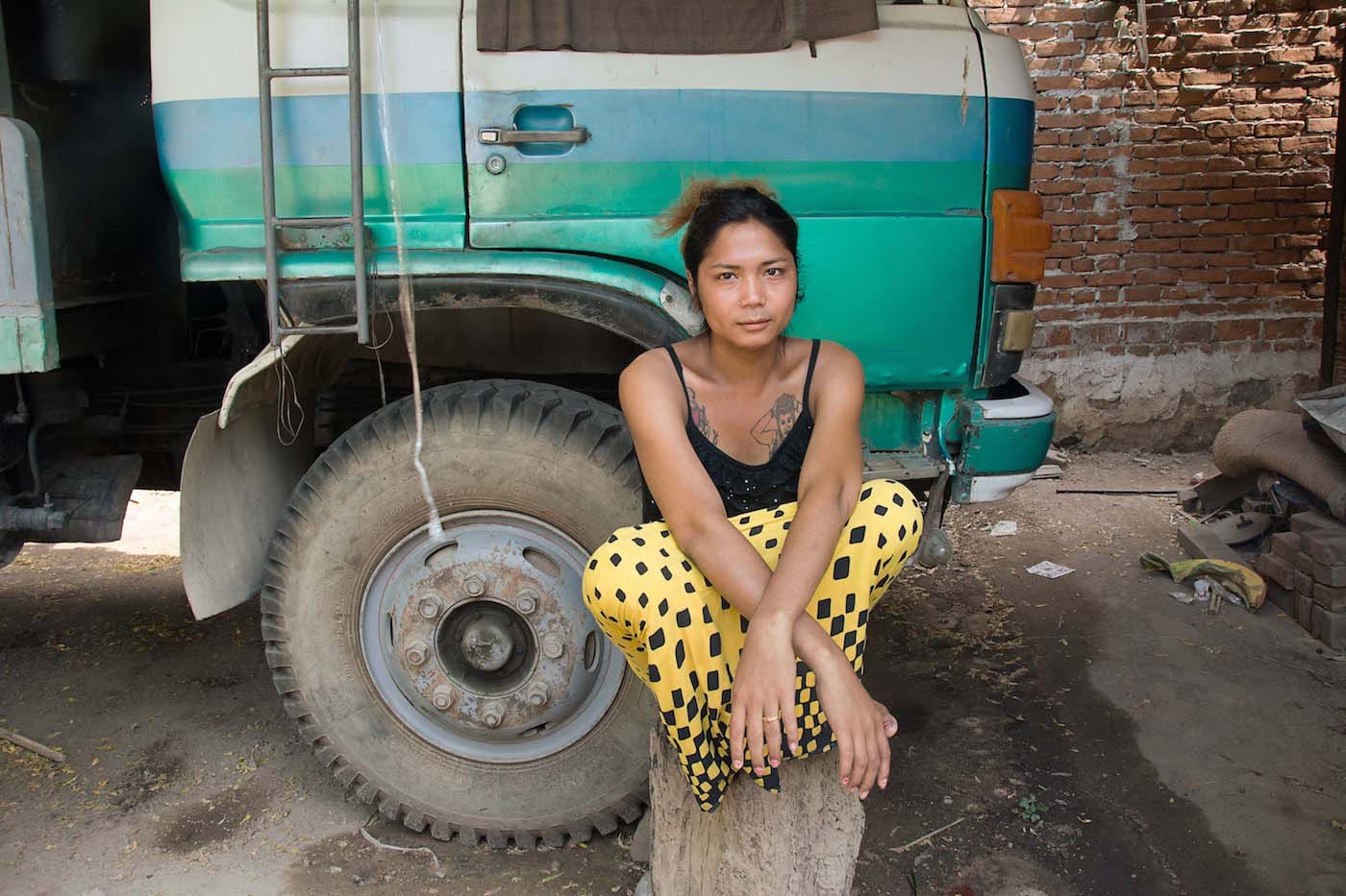 "Win Si Thu’s acolyte sitting comfortably before preparing to perform at a nat pwe in the large courtyard of Win Si Thu’s home." (© Mariette Pathy Allen, from <em>Transcendents: Spirit Mediums in Burma and Thailand</em>, courtesy Daylight Books)