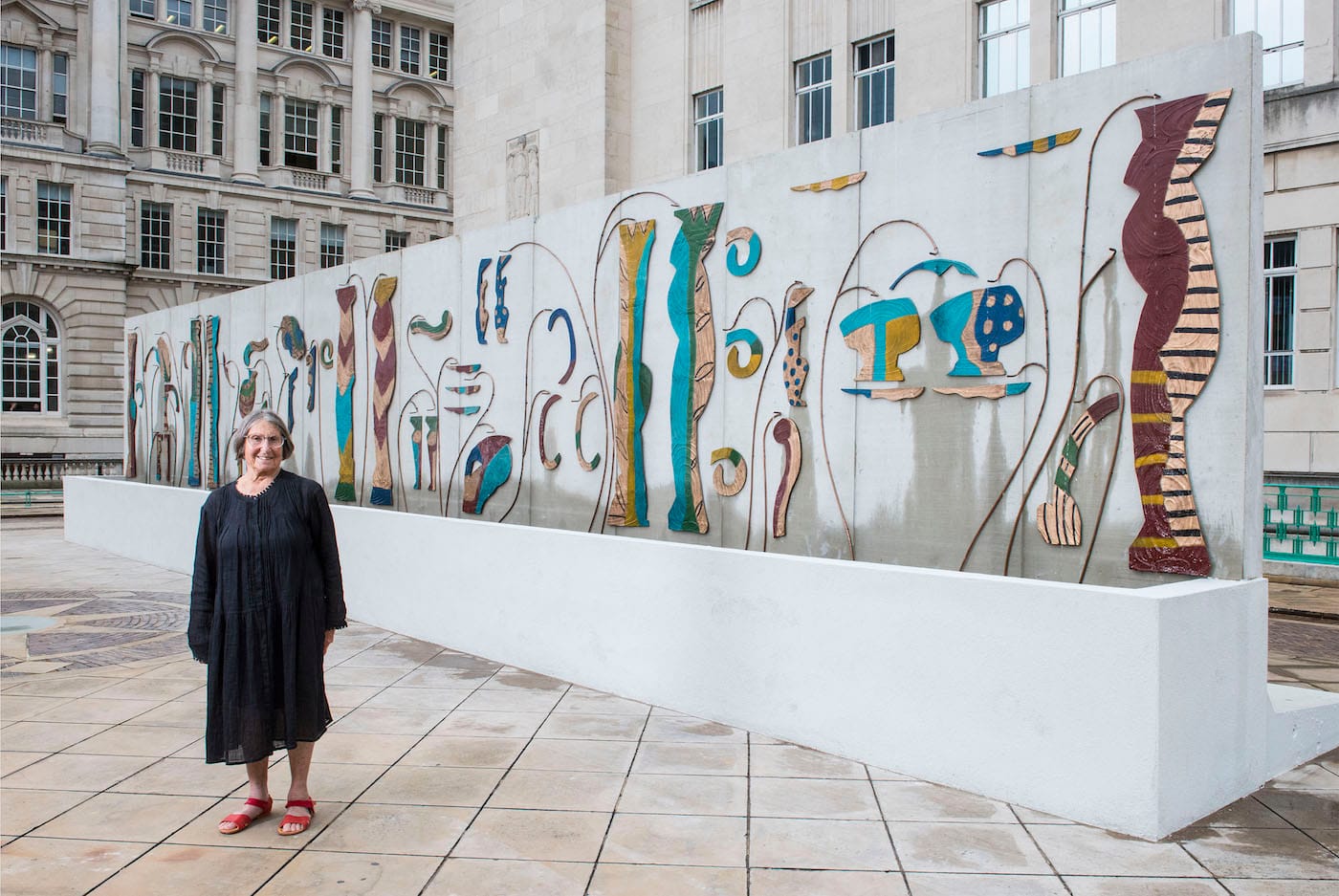 Betty Woodman in front of her public installation for the 2016 Liverpool Biennial (photo courtesy Salon 94, New York)