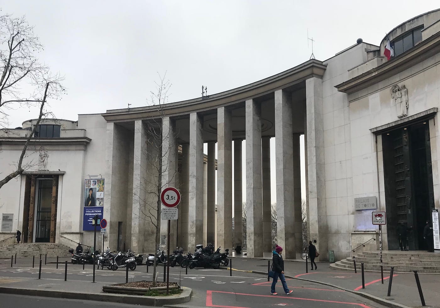 The planned future site of Jeff Koons's "Bouquet of Tulips" (photo by the author for Hyperallergic)