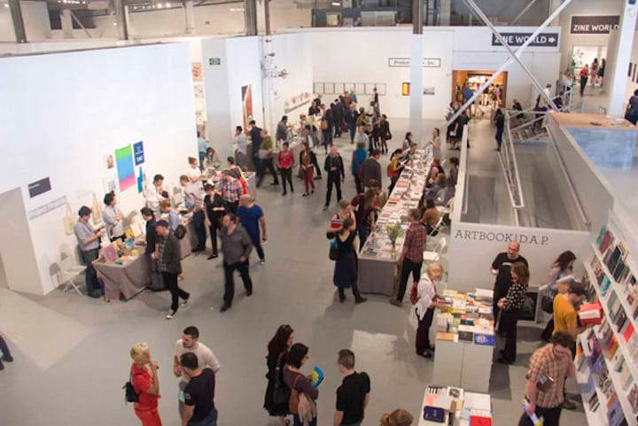 Attendees at the 2013 Los Angeles Art Book Fair (photo by Carren Jao/Hyperallergic)