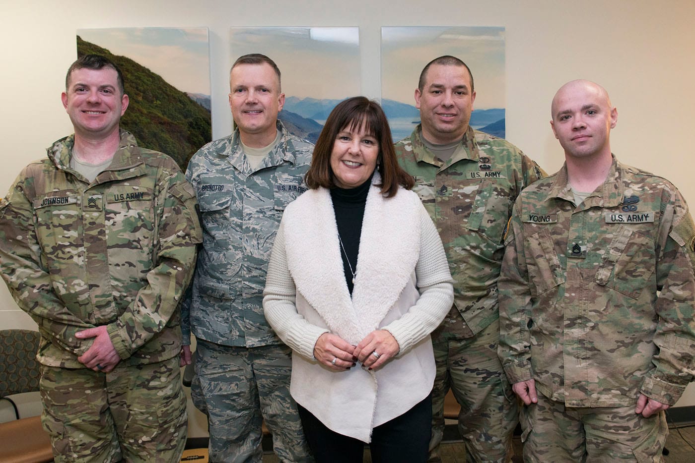 Karen Pence visits a music therapy session in the Mild Traumatic Brain Injury Clinic, DoD-VA Joint Venture Hospital at the Joint Base Elmendorf-Richardson in Anchorage, Alaska. (photo by Alejandro Peña for US Air Force, via Flickr)