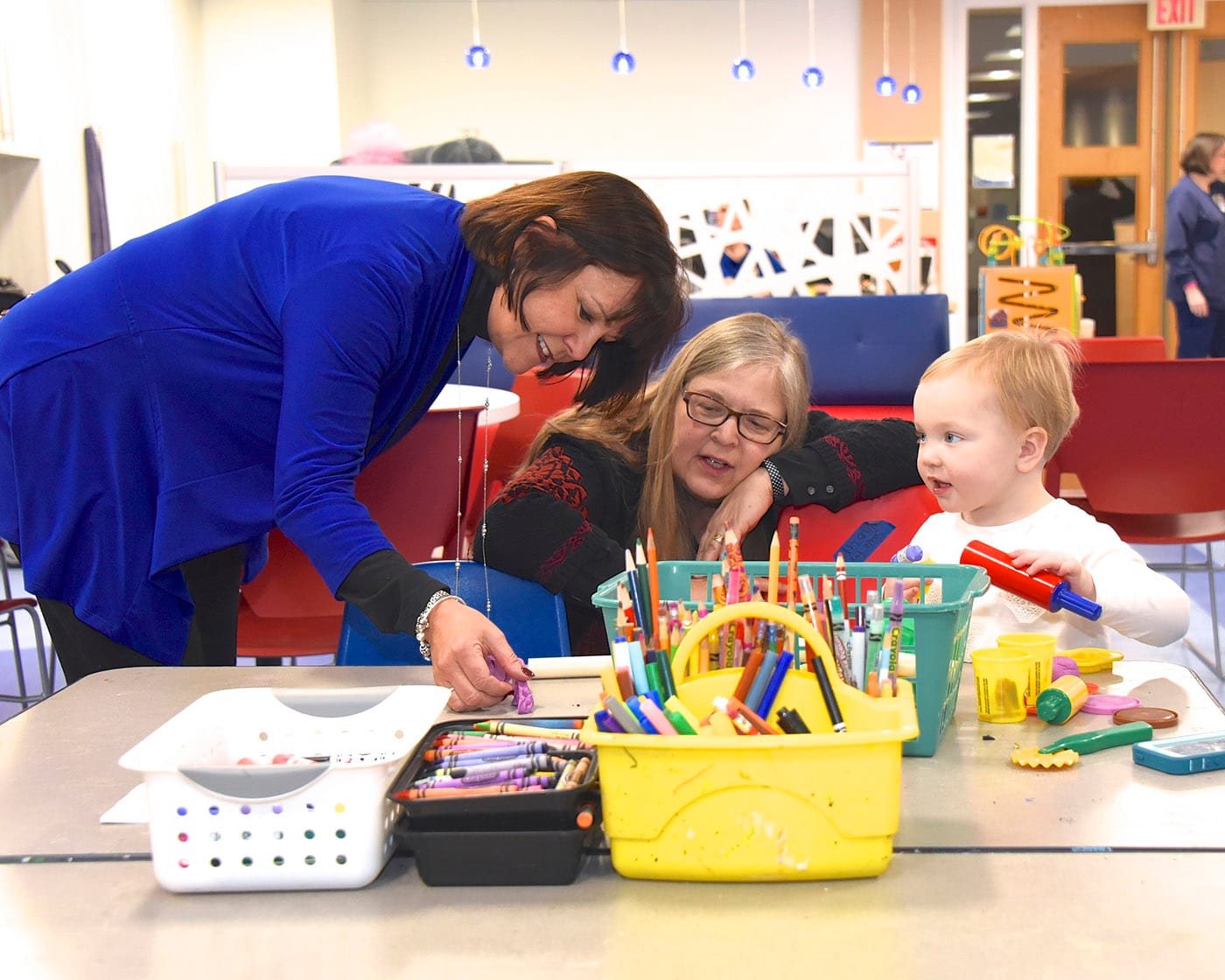 First Lady of Maryland, Yumi Hogan, and First Lady of Indiana, Karen Pence, visit Tracy's Kids art therapy at Georgetown Hospital in February 2016. (photo by Joe Andrucyk/Maryland Governor's Office, via Flickr)