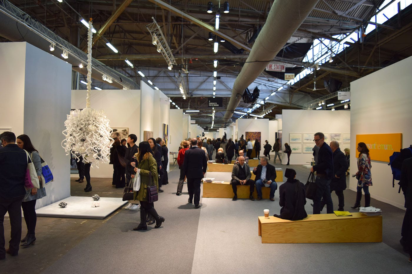 The interior of the Armory Show art fair (photo by Benjamin Sutton/Hyperallergic)