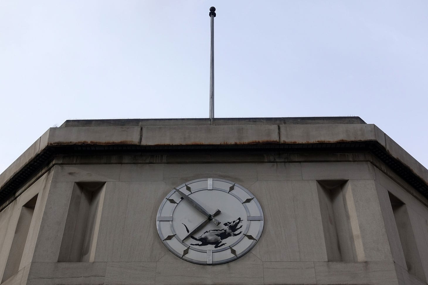 Banksy's new rat at 14th Street and Sixth Avenue (all photos by Luna Park, and used with permission)