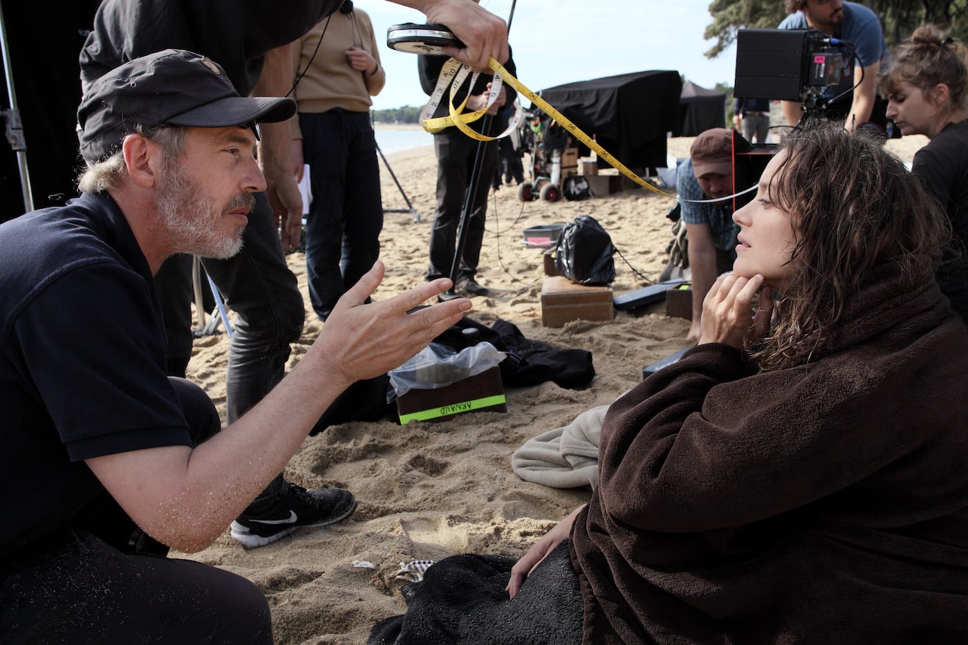 Arnaud Desplechin (left) and Marion Cotillard (right) on the set of Ismael’s Ghosts