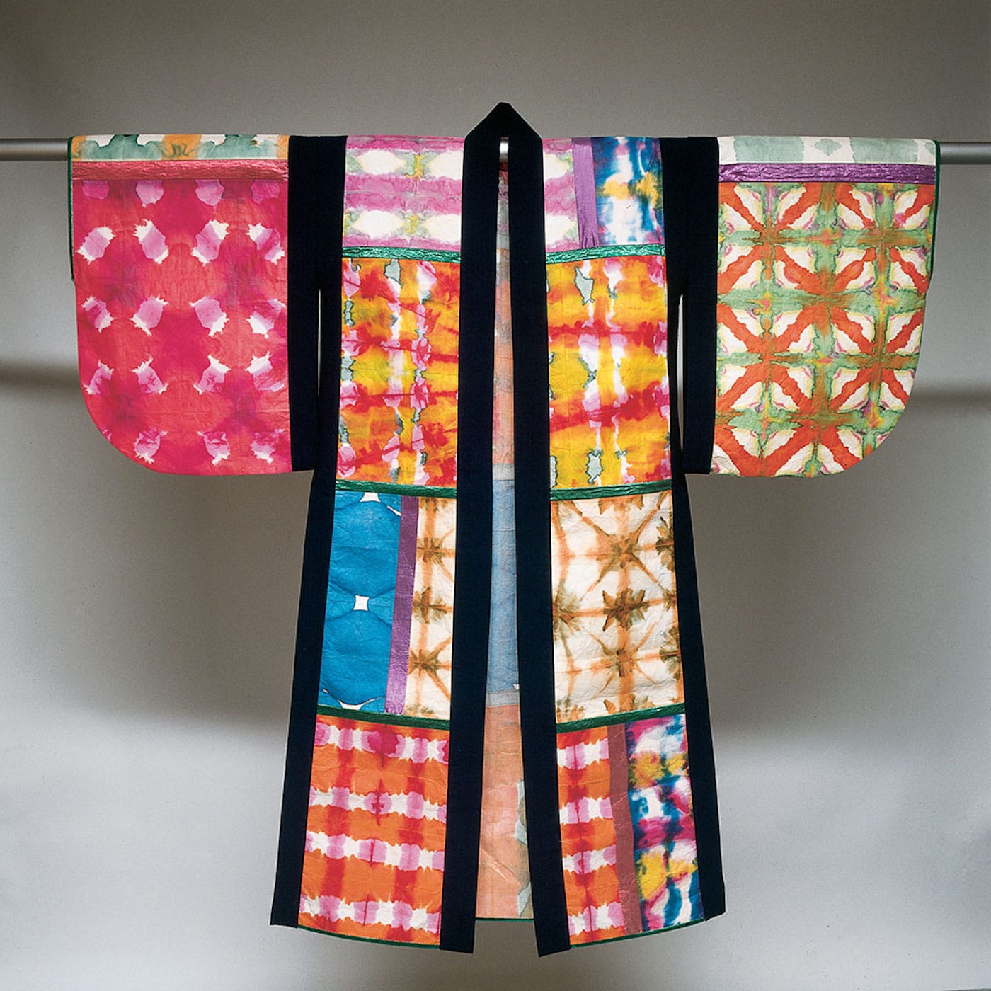 Katherine Westphal, "Chuto-Haupa" (1983), paper and linen, 57 x 57 in (photo by Tom Grotta, courtesy of browngrotta arts)