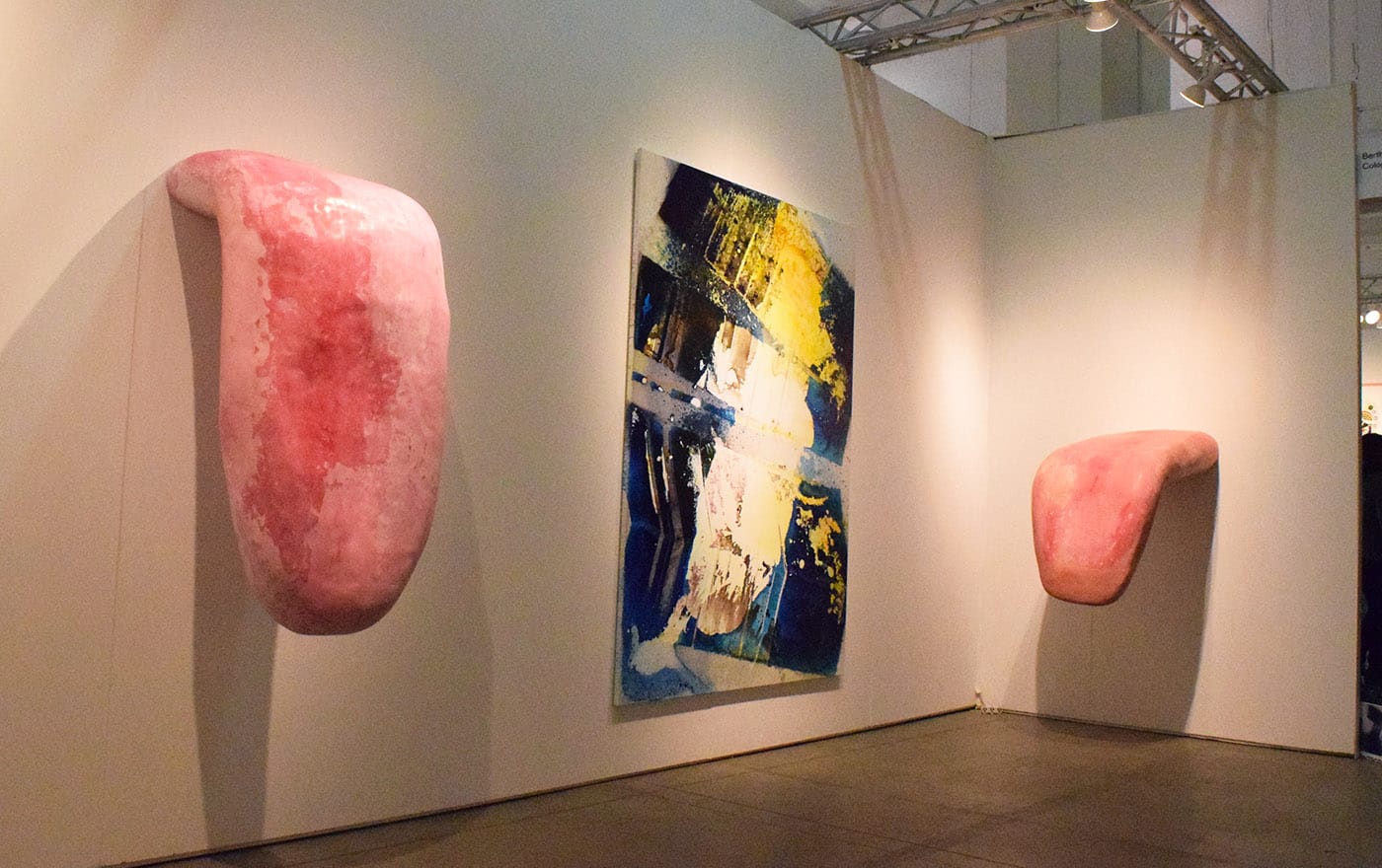 Fiberglass tongue sculptures by Loup Sarion and a painting by Max Frintrop in the Berthold Pott booth
