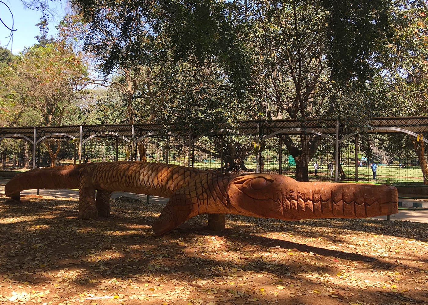 A sculpture carved from the trunk of a felled tree in Lalbagh Botanical Gardens (all photos by the author for Hyperallergic unless indicated otherwise)