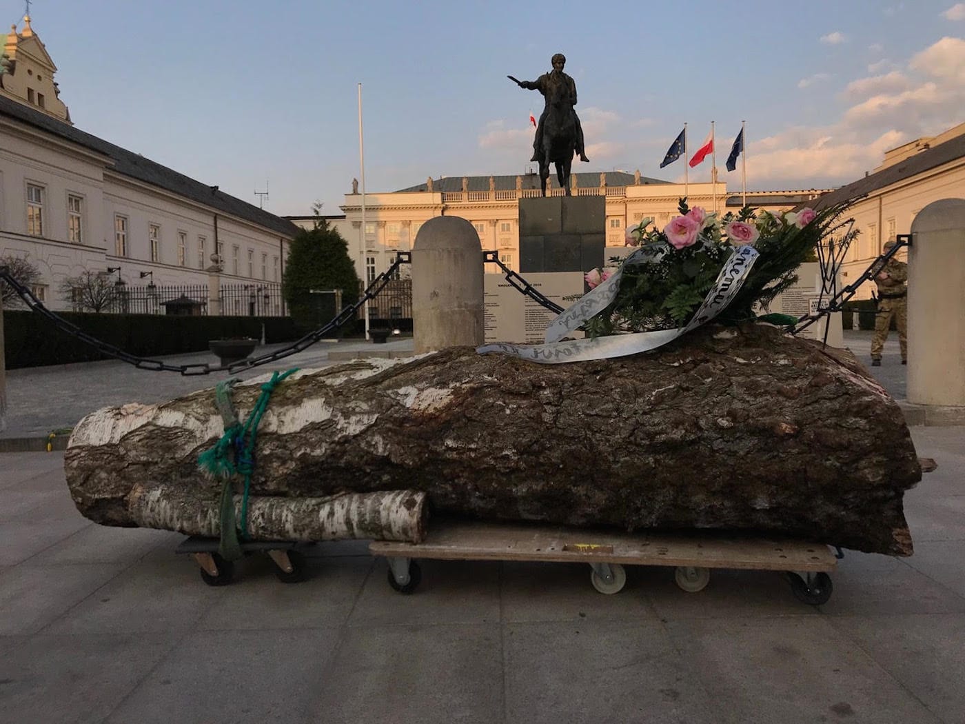 Pawel Althamer's sculpture for Lech Kaczyński in front of the Presidential Palace in Warsaw, Poland (photo courtesy Sebastian Cichocki)