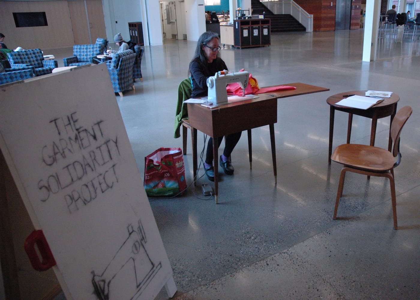 Rachel Breen sewing in the Weitz Center for Creativity at Carleton University (photo by the author for Hyperallergic)