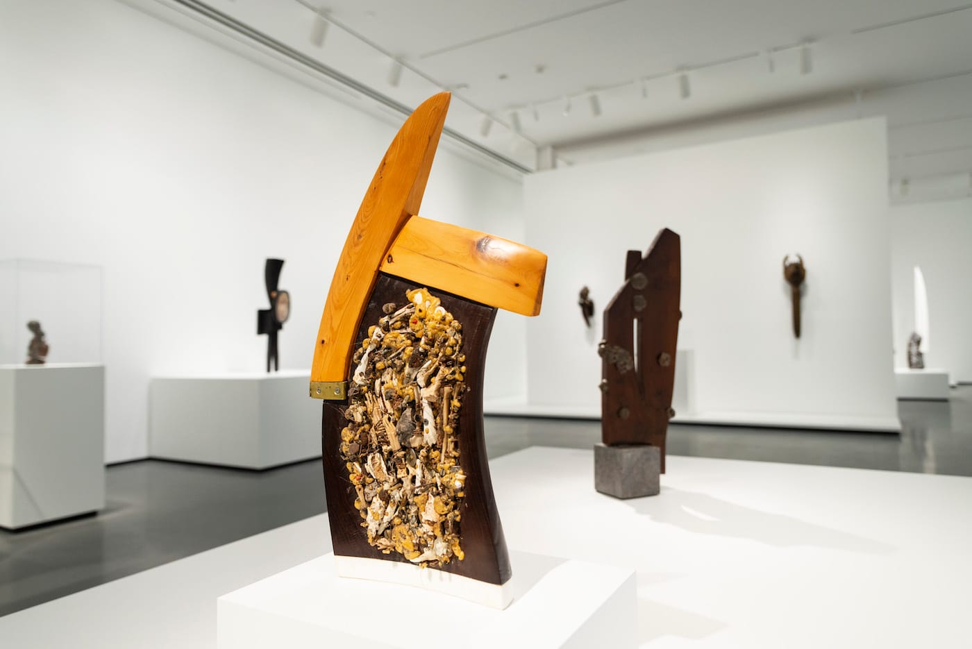 <em>Odyssey: Jack Whitten Sculpture, 1963–2017</em> installation at the Baltimore Museum of Art (photo by Mitro Hood, courtesy the Baltimore Museum of Art)