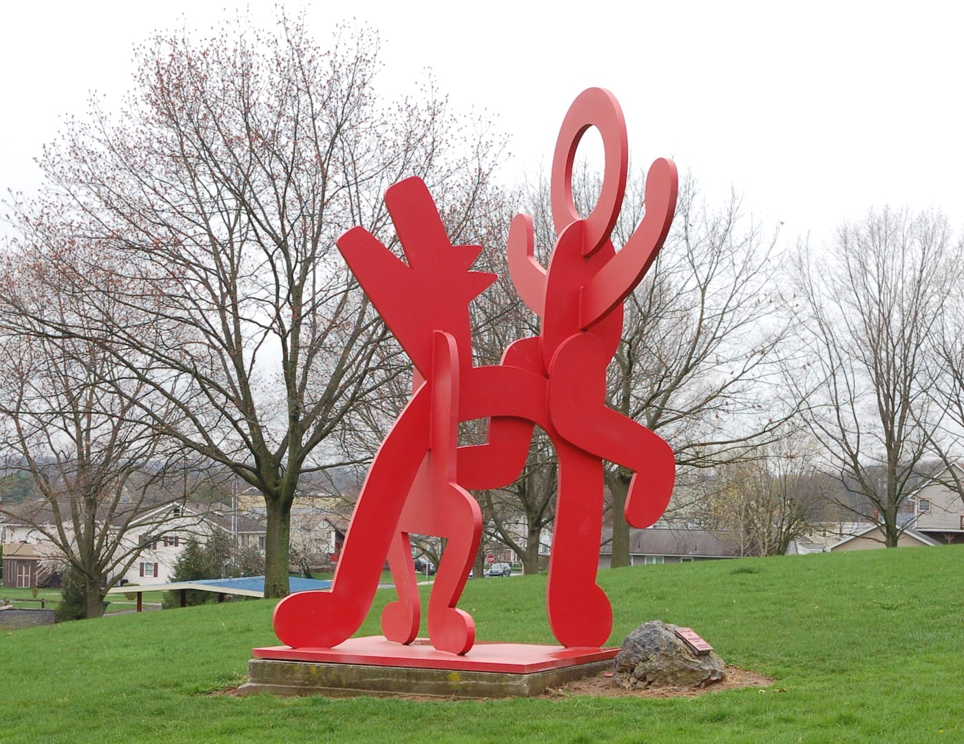 Keith Haring's "Untitled (Figure Balancing on Dog)" (1986) in Kutztown Park (all photos by the author for Hyperallergic)