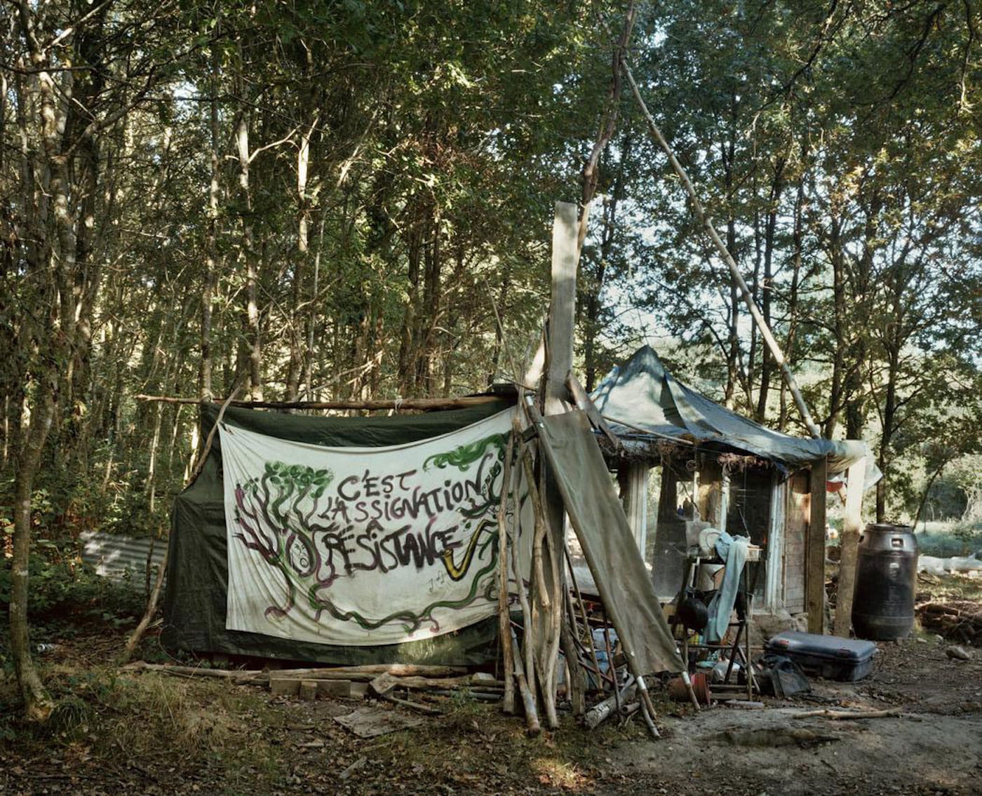A ZAD house with the banner that reads: "This is a summons to resist" (courtesy Crimeth Inc.)