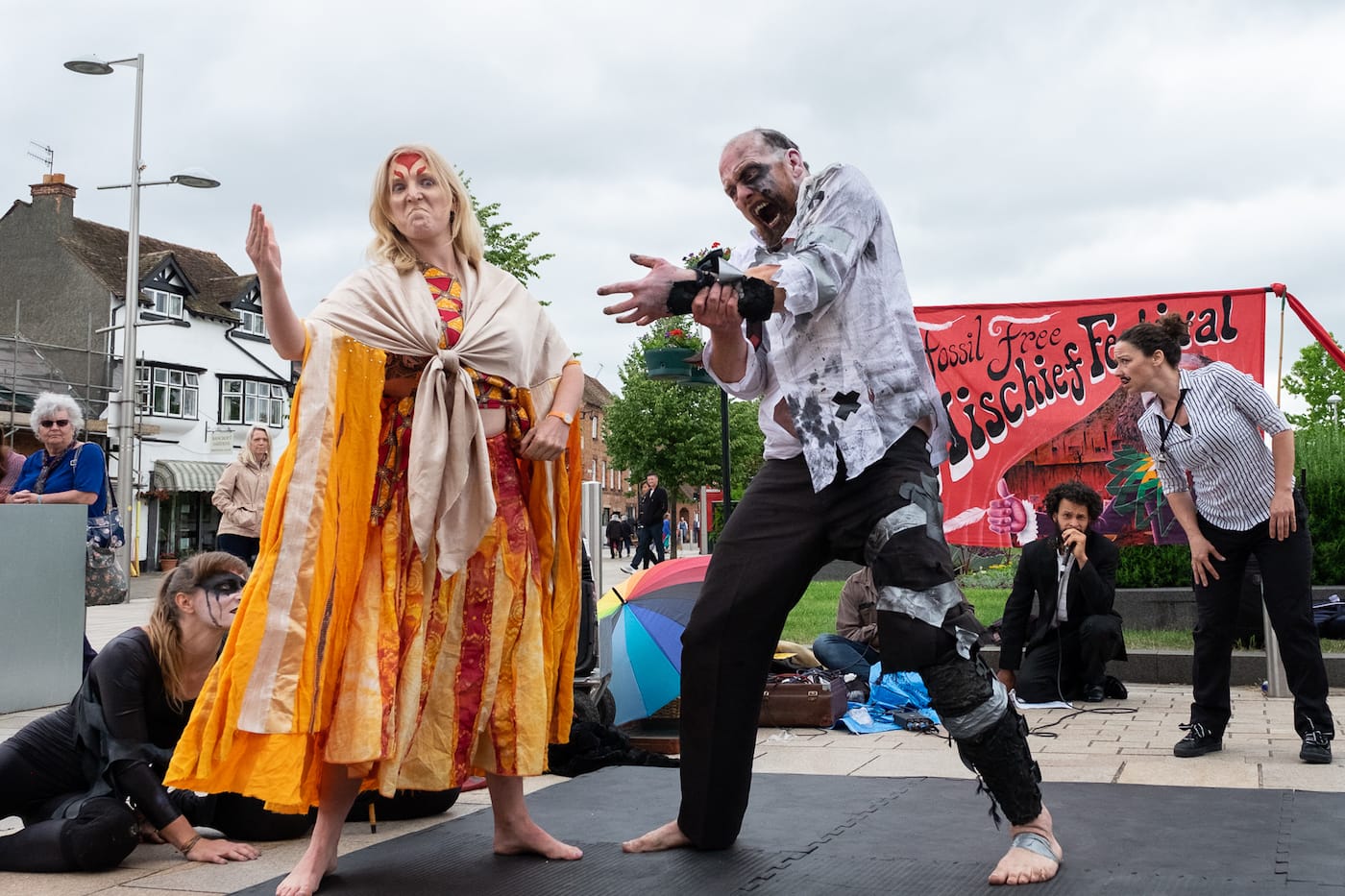 Fracking tries to seize the sun! The RenewRebels in action. (photo by Ron Fassbender)