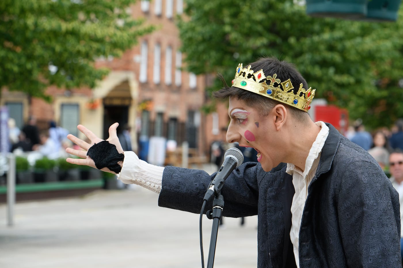 Macbeth with oily hand in the Mischief Mob (photo by Ron Fassbender)