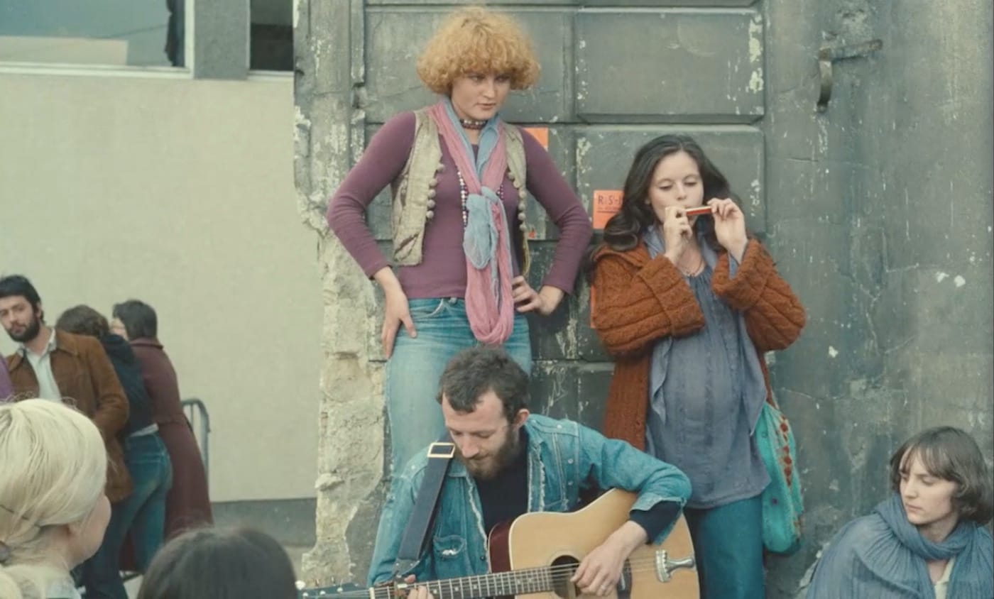 Valérie Mairesse and extras One Sings, the Other Doesn't (Agnès Varda, 1977)