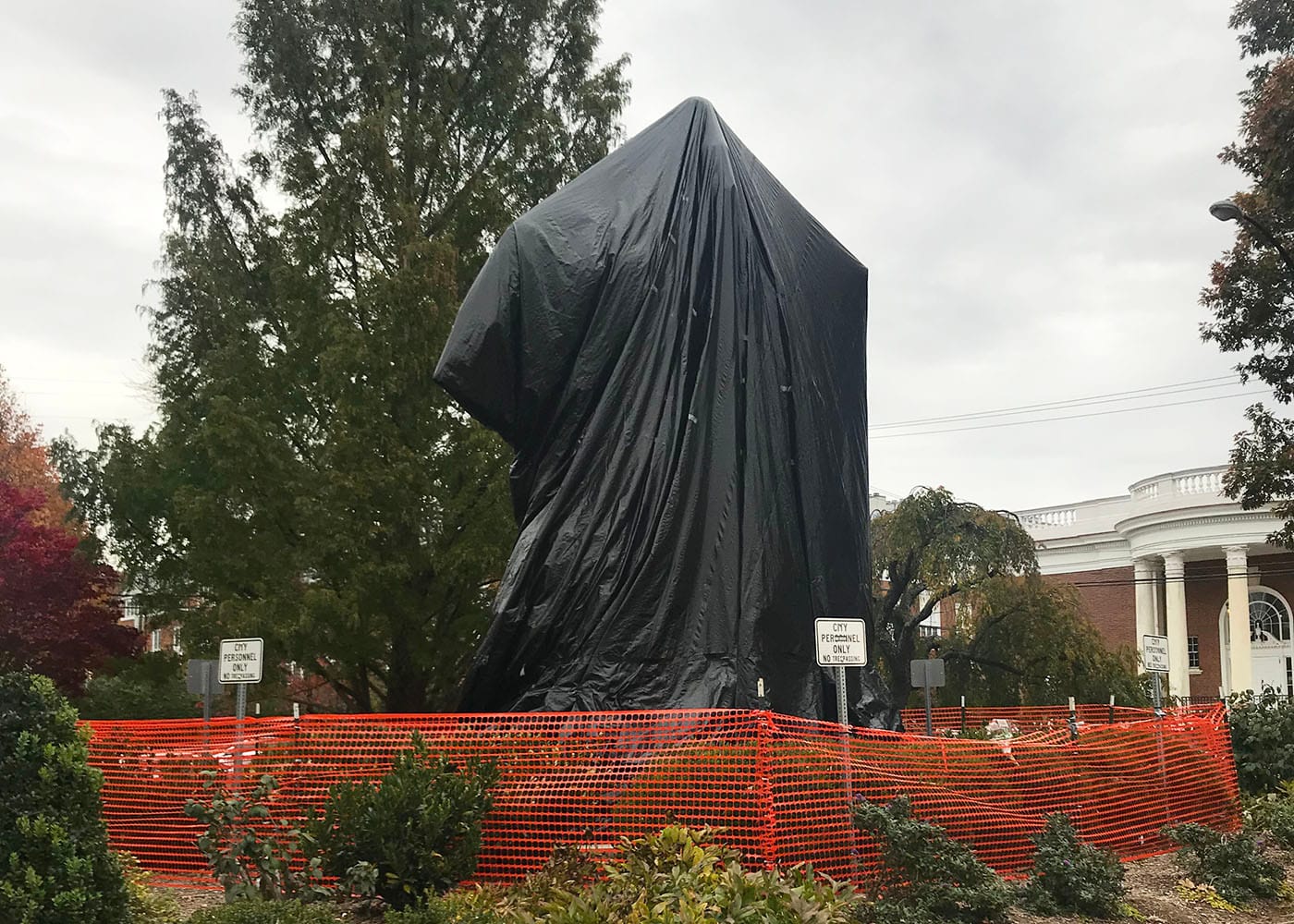 The Robert E. Lee Monument in Charlottesville, Virginia, wrapped in plastic following deadly protests (photo by Benjamin Sutton/Hyperallergic)