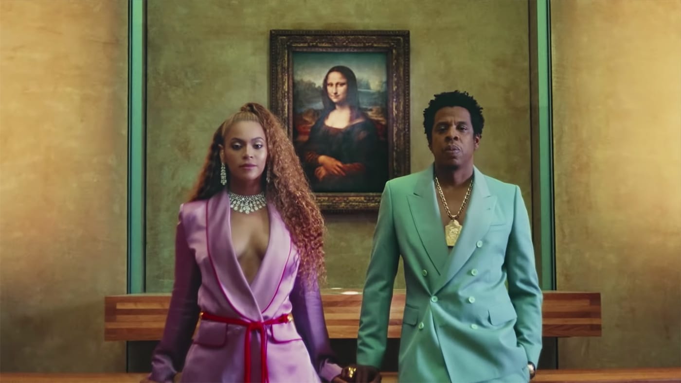 Beyoncé and Jay-Z in front of Leonardo da Vinci’s Mona Lisa in the video for “Apeshit” (all screenshots by Hyperallergic via YouTube)