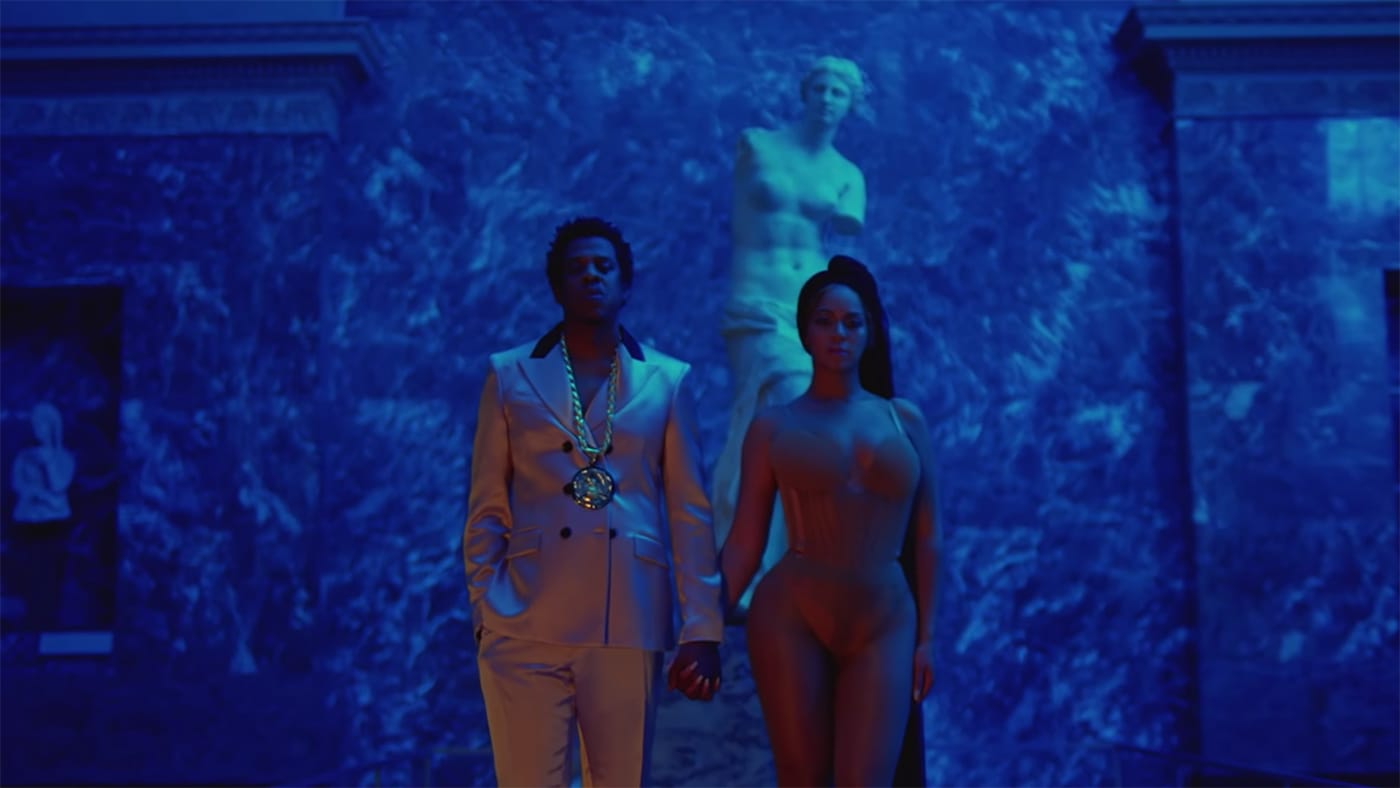 Beyoncé and Jay-Z in front of the Venus de Milo