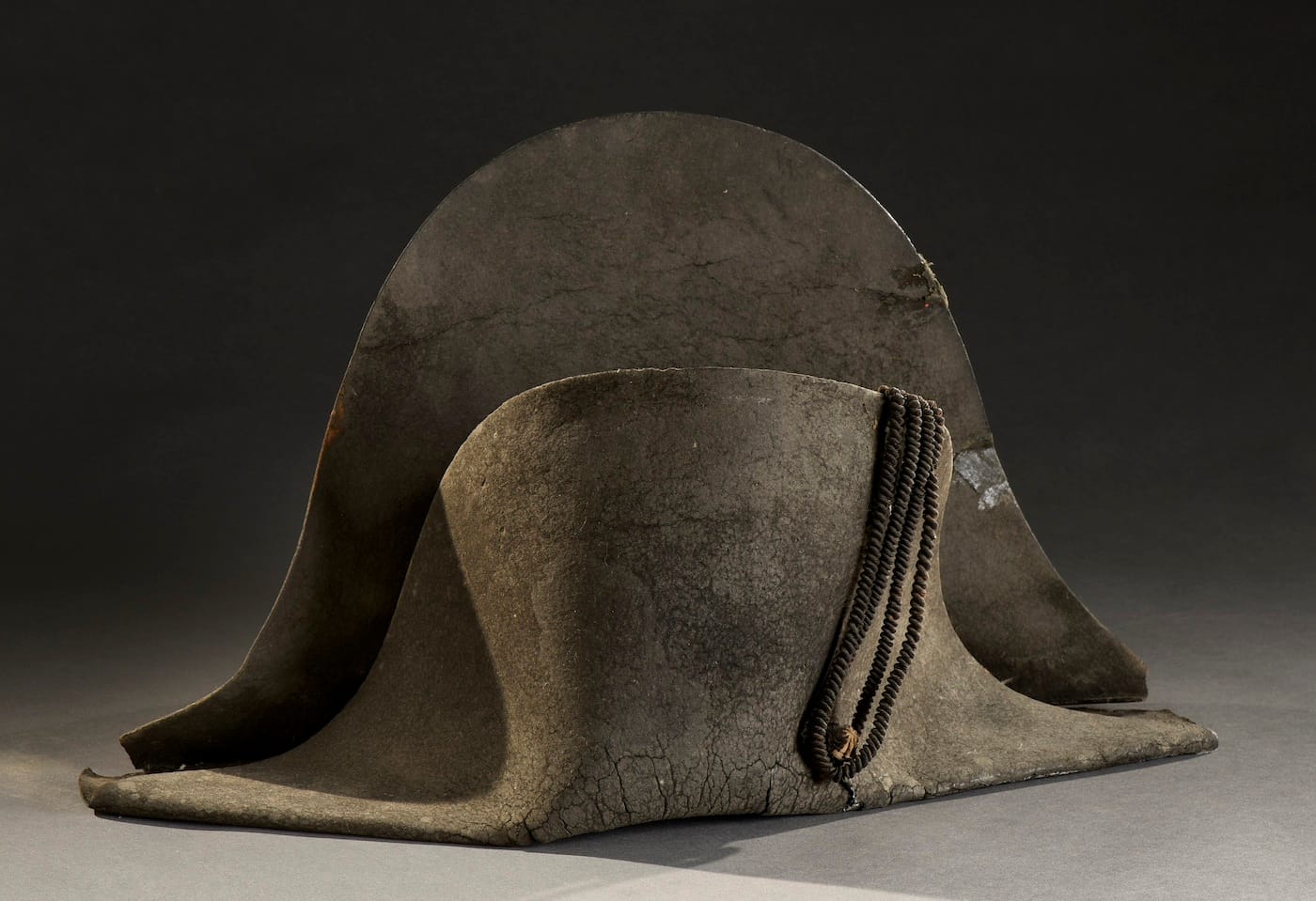 Hat traditionally attributed to Napoleon (photo © De Baecque & Associés)