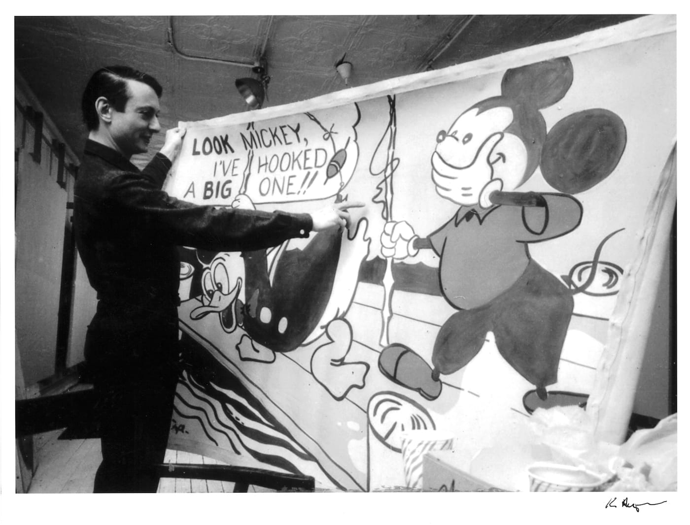 Roy Lichtenstein with his painting Look Mickey (1961) in his West 26th Street studio, New York, 1964. (art © National Gallery of Art; photograph © Ken Heyman; courtesy the Roy Lichtenstein Foundation)